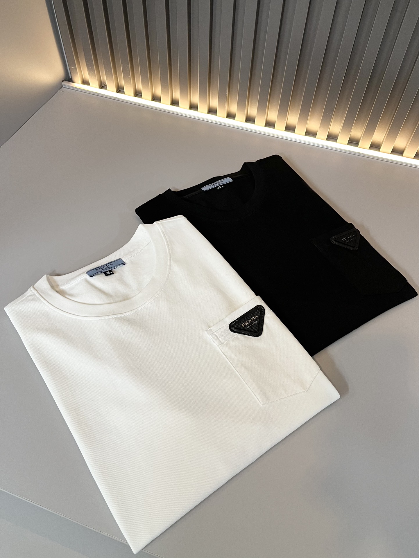 Prada Vêtements T-Shirt Hommes Coton Collection printemps – été Fashion Manches courtes