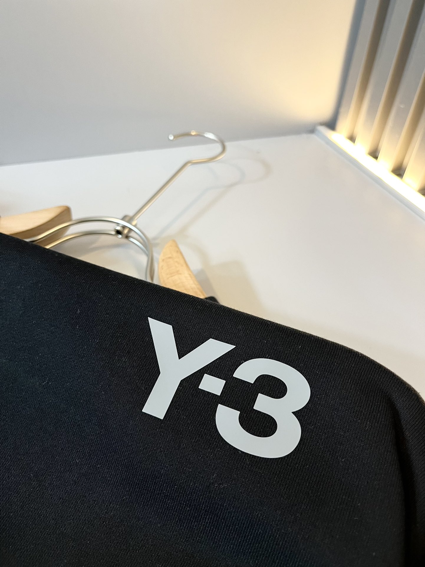 Y-32024秋冬全新系列单品上线非常时髦前卫的一款男女同款长袖卫衣标识logo图案压胶设计！区别于以往