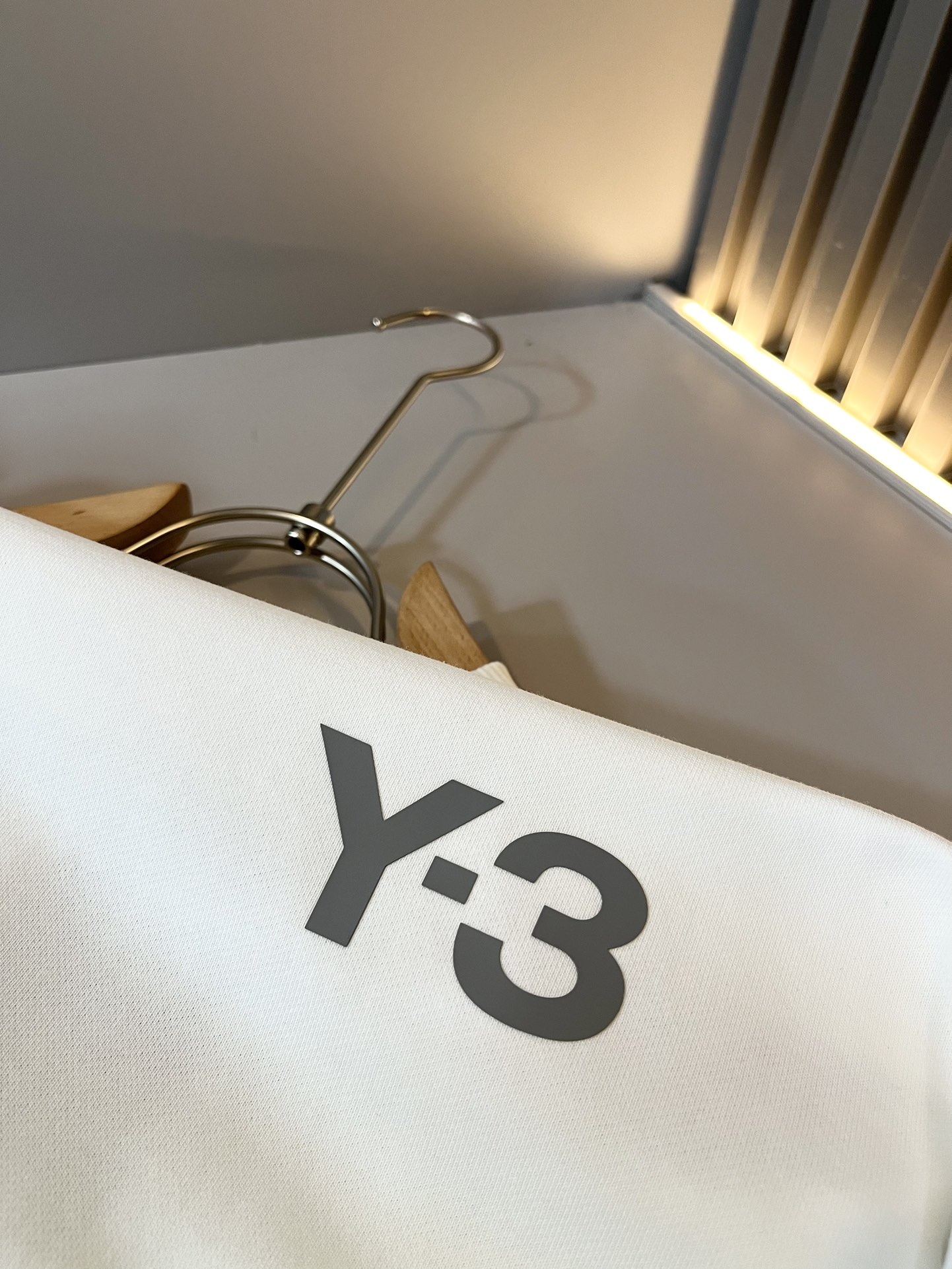 Y-32024秋冬全新系列单品上线非常时髦前卫的一款男女同款长袖卫衣标识logo图案压胶设计！区别于以往