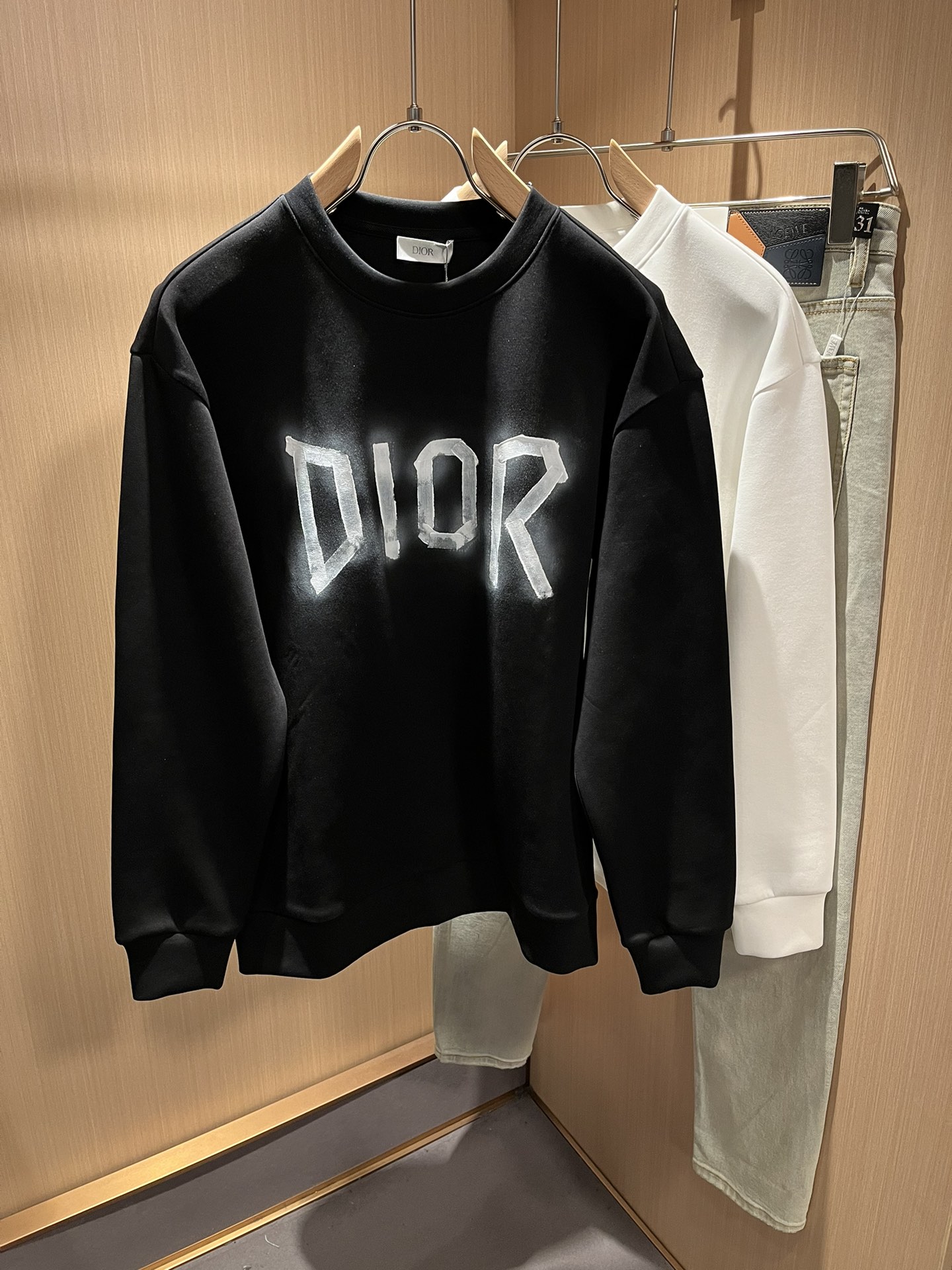 NO:522132,Dio*Dijia 2025 autumn and winter new models for men and women are released simultaneously!  Customized exclusive cotton fabric sweatshirt, customized original craft threads, and designed with letter logo printing technology!  Simple and generous, calm and versatile, extremely high-end, perfectly integrated with fashion and style, a top fashionable style that perfectly suits the outside wear!  The overall feeling is natural!  The ultimate classic versatile sweatshirt, the ultimate heavy industry and the ultimate perfection!  Fans who pursue high quality are please buy them by themselves, and all fans who know the goods are invited to appreciate this model together!  !  Size S-XL, Dior, Dior, Hoodie, Sweatshirts, Alexander wang19860909Dio*迪家 2025秋冬新款男女同款专柜同步发售！定制专属纯棉面料卫衣,定制原版工艺螺纹,采用字母logo印花工艺设计！简约大方,从容百搭,档次极高,完美融入时尚还有风情感一款完美符合外穿的顶尖时髦气质款！整体给人浑然天成的感觉！极致经典的百搭型卫衣,极致的重工极致的完美！追求高品质的粉丝们请自行抢购,诚邀所有识货的粉丝一同鉴赏此款！！尺码S-XL,,dior,dior,hoodie,sweatshirts,alexander wang,Men's clothing