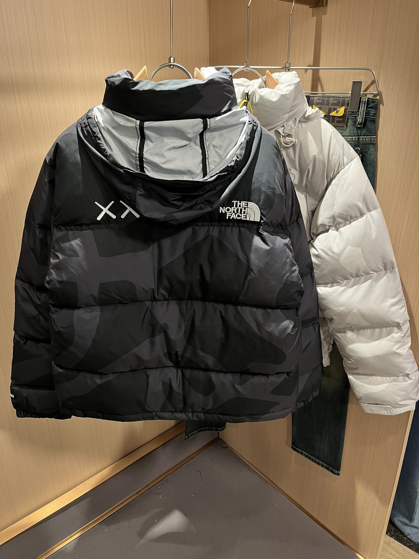 TheNorthFace北面2024秋冬新款男女同款连帽羽绒服达到令人意想不到的效果采用户外风格的科技尼