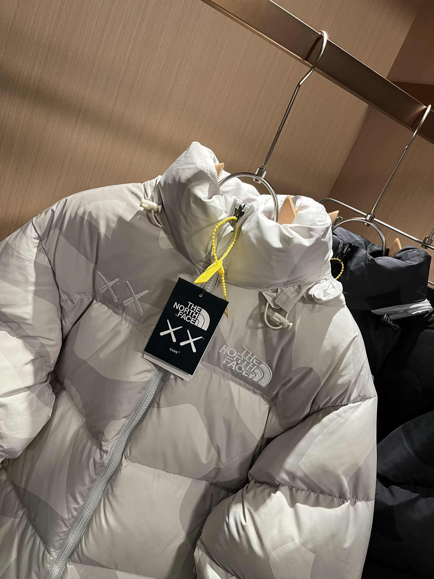 TheNorthFace北面2024秋冬新款男女同款连帽羽绒服达到令人意想不到的效果采用户外风格的科技尼