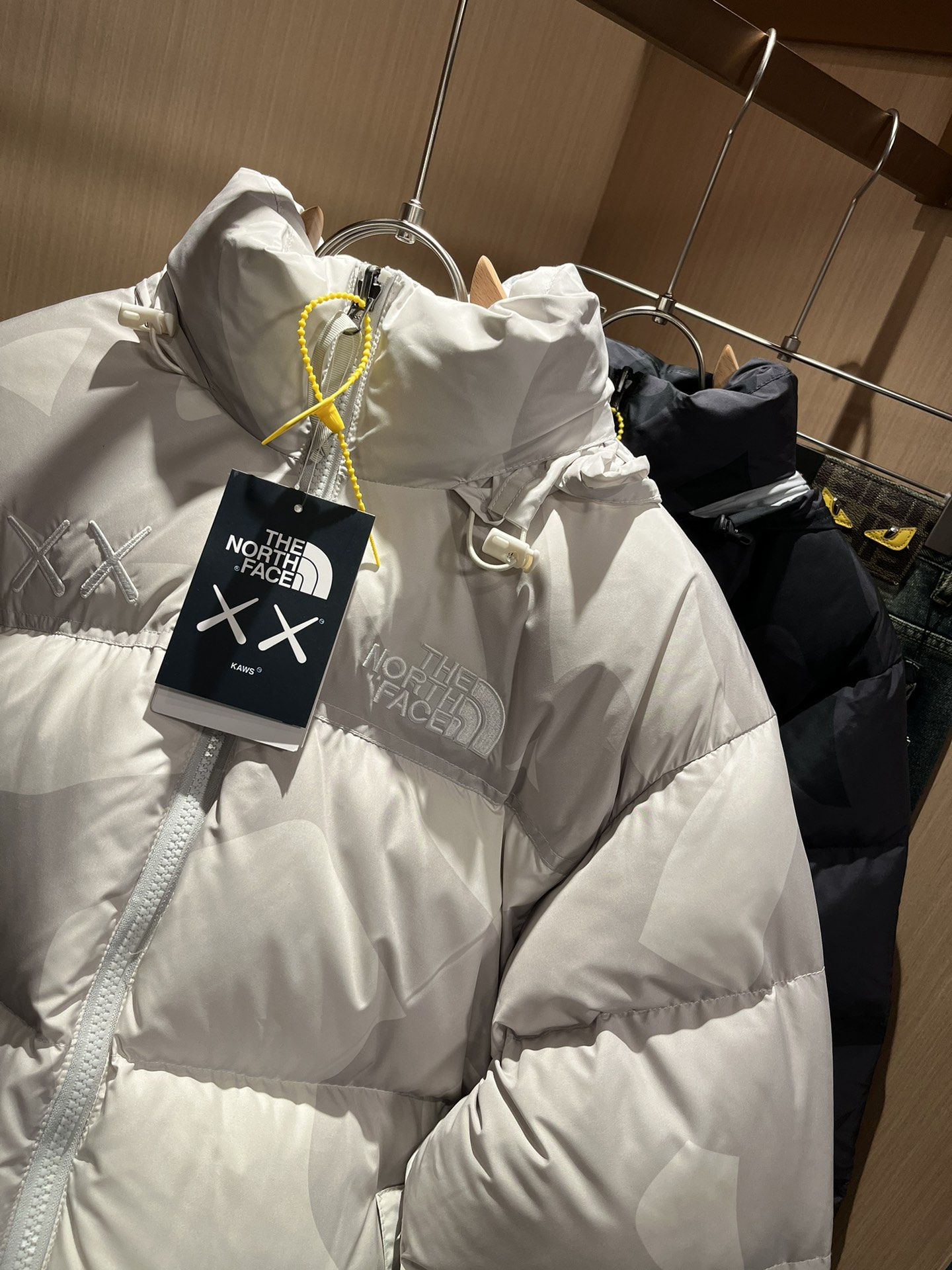 TheNorthFace北面2024秋冬新款男女同款连帽羽绒服达到令人意想不到的效果采用户外风格的科技尼