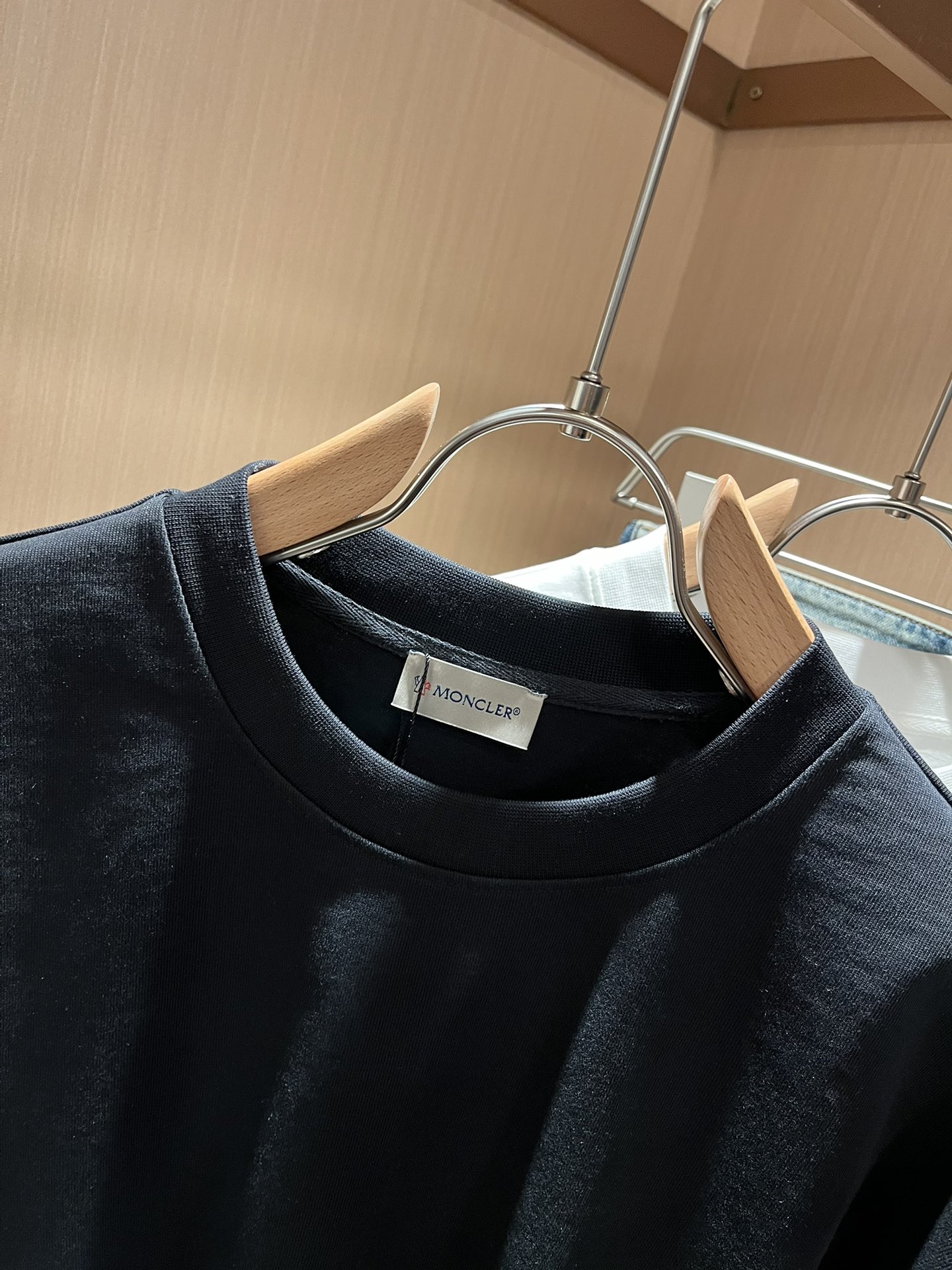  Moncler蒙家 2025春夏男女同款👫情侣款最新的贸易订单短袖T恤，全品相！！网红款！采用logo