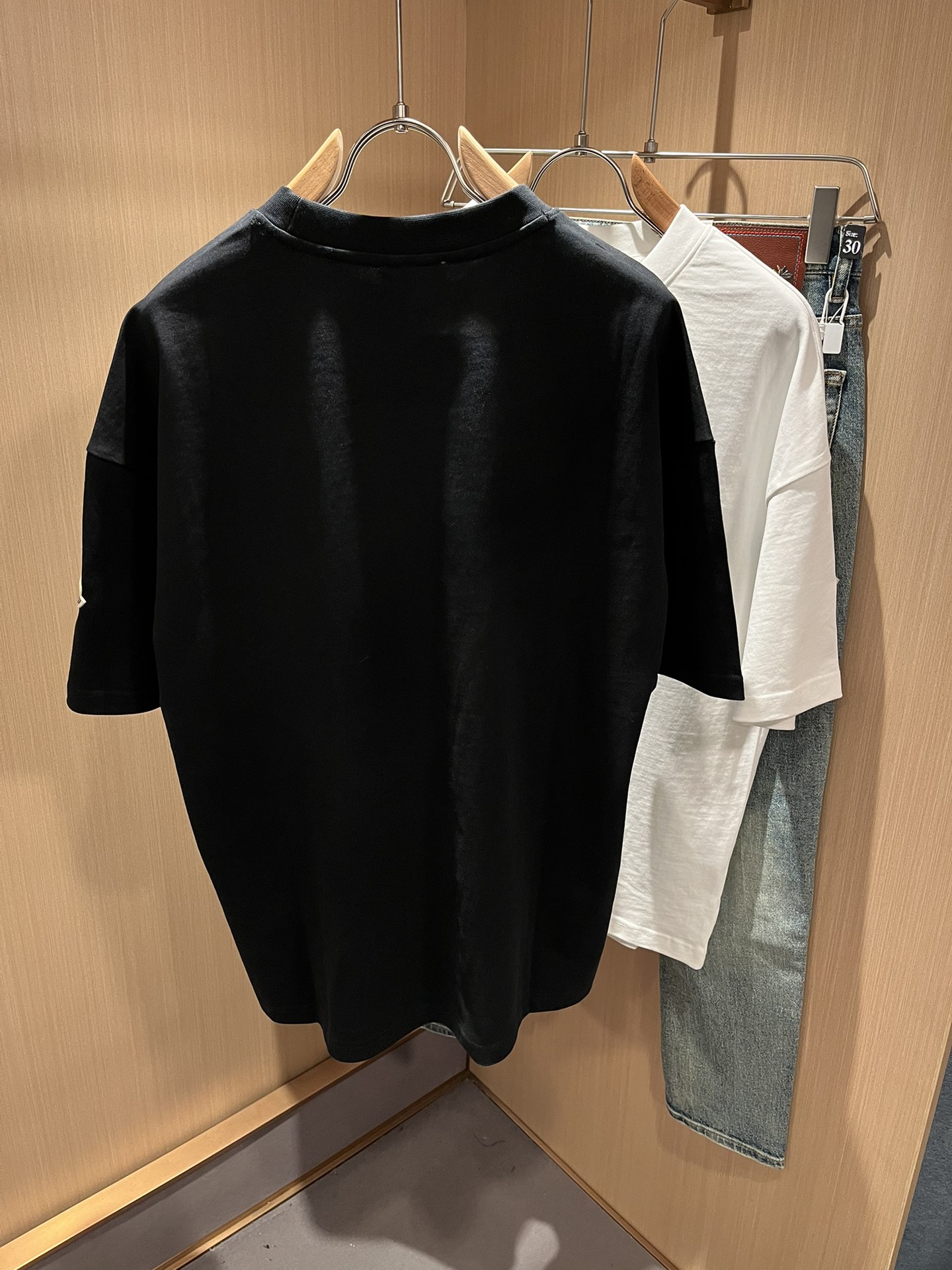  Moncler蒙家 2025春夏男女同款👫情侣款最新的贸易订单短袖T恤，全品相！！网红款！采用logo