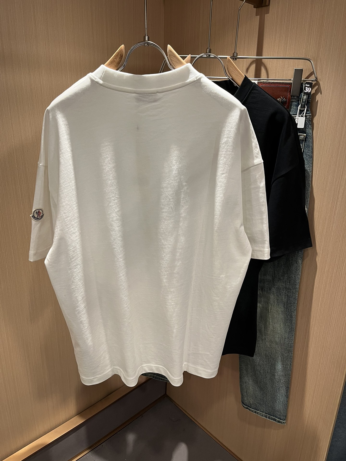  Moncler蒙家 2025春夏男女同款👫情侣款最新的贸易订单短袖T恤，全品相！！网红款！采用logo