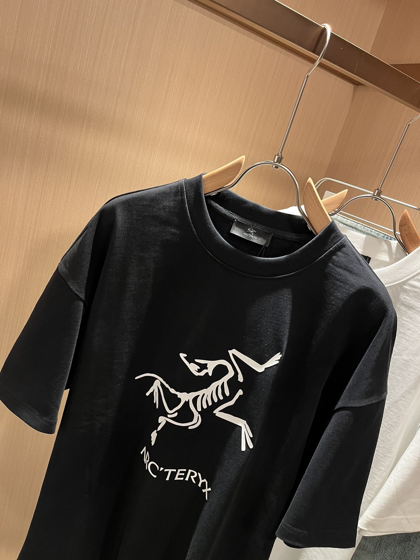 ARCTER*X始*祖鸟 2025春夏新款男女同款👫休闲短袖T恤,户外品牌可能大家第一想到的就是加拿大
