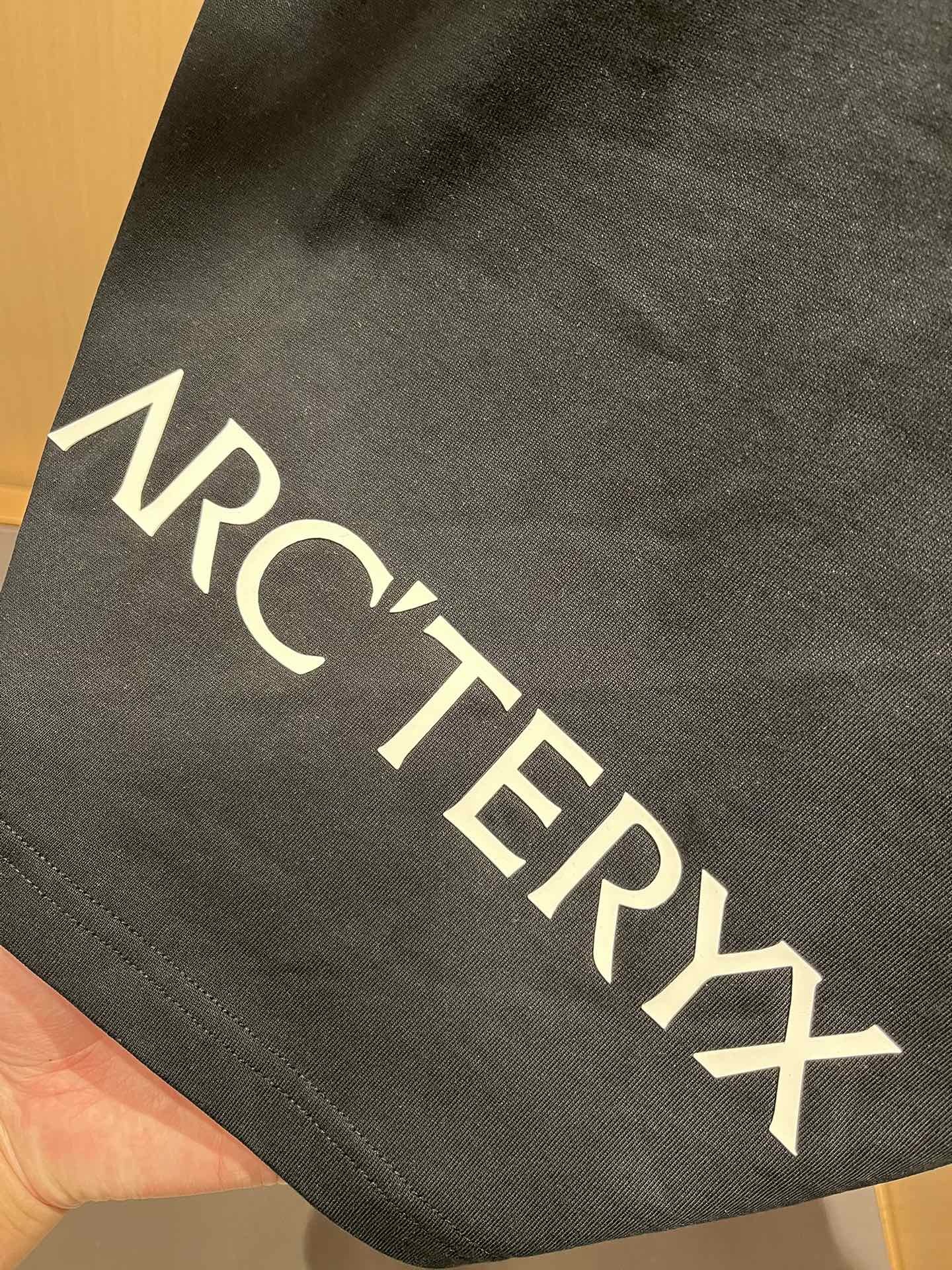 ARCTER*X始*祖鸟 2025春夏新款男女同款👫休闲短袖T恤,户外品牌可能大家第一想到的就是加拿大