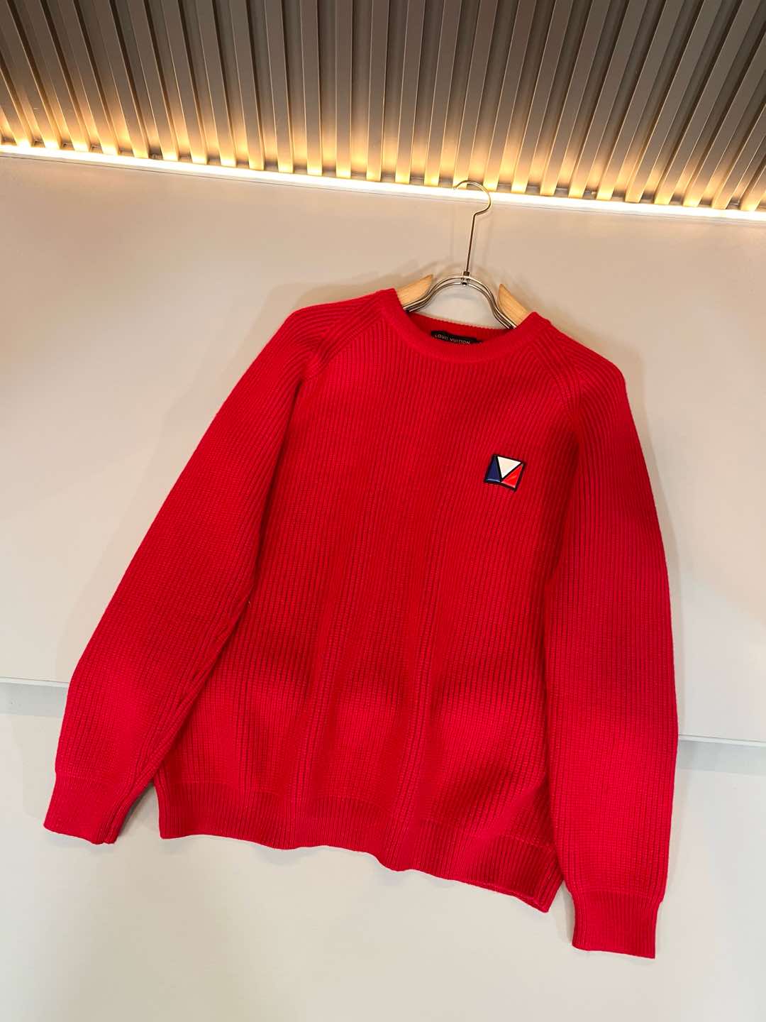   LouisVuitt*路易*登⚠️节日款系列！♥️2025秋冬新款针织羊毛衫，🎄🎄🎄 ⚠️圣诞红今年