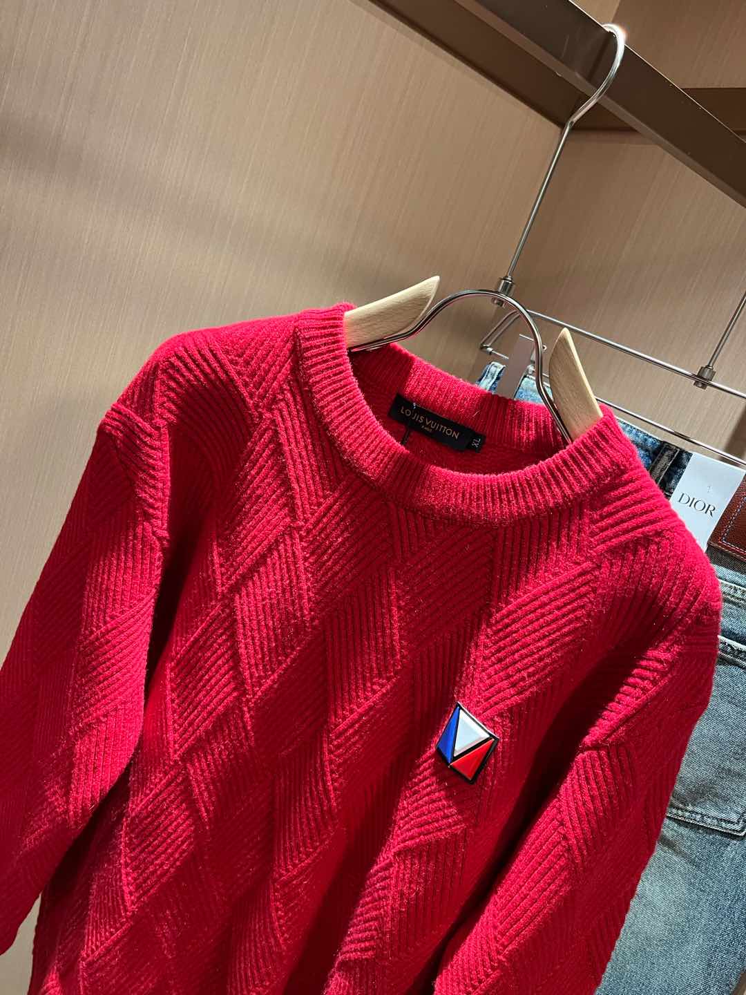   LouisVuitt*路易*登⚠️节日款系列！♥️2025秋冬新款针织羊毛衫，🎄🎄🎄 ⚠️圣诞红今年