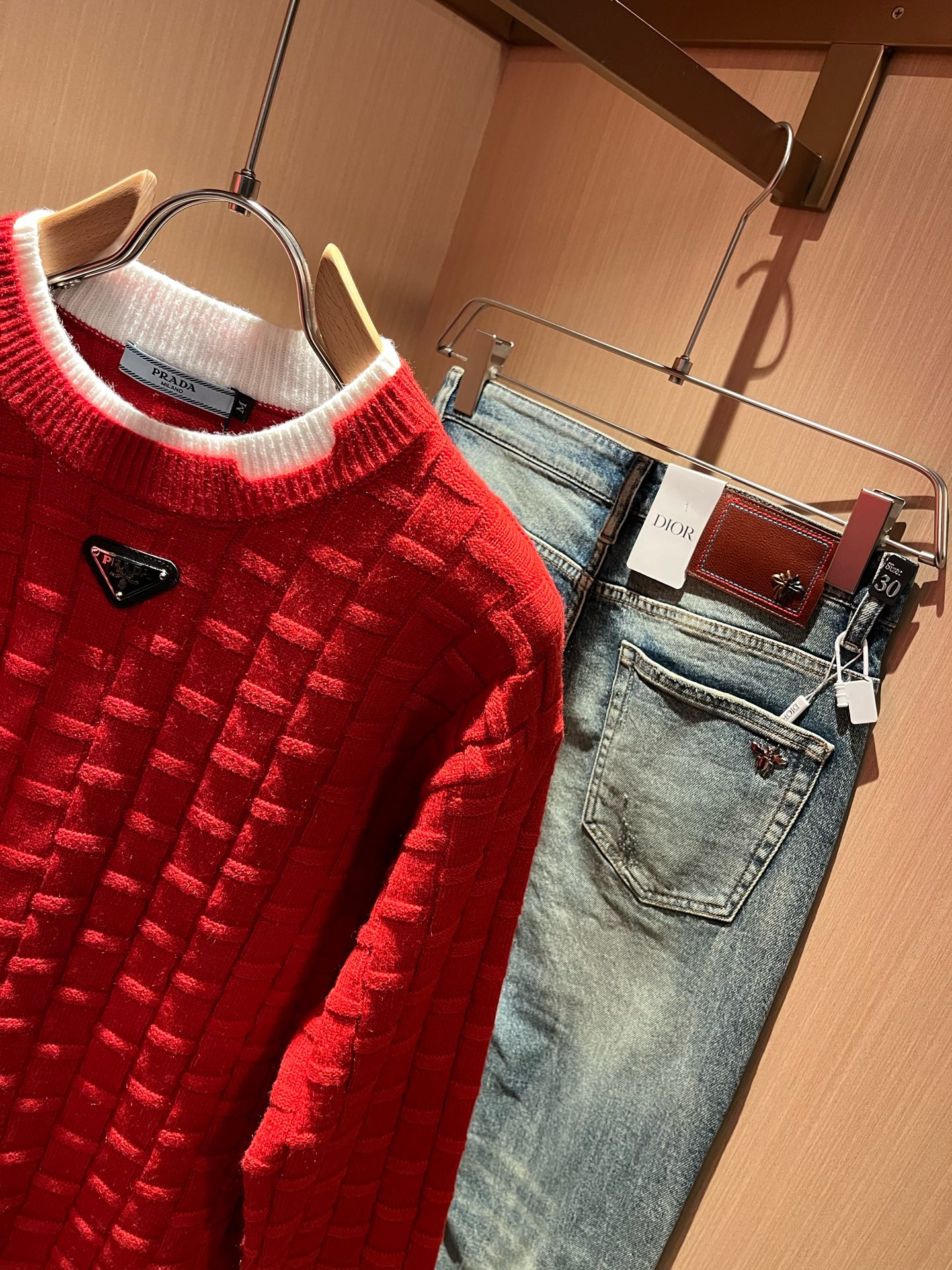   PRAD*A普*达⚠️节日款系列！♥️2025秋冬新款男女同款👫针织羊毛衫，最新款全网独家首上！！🎄