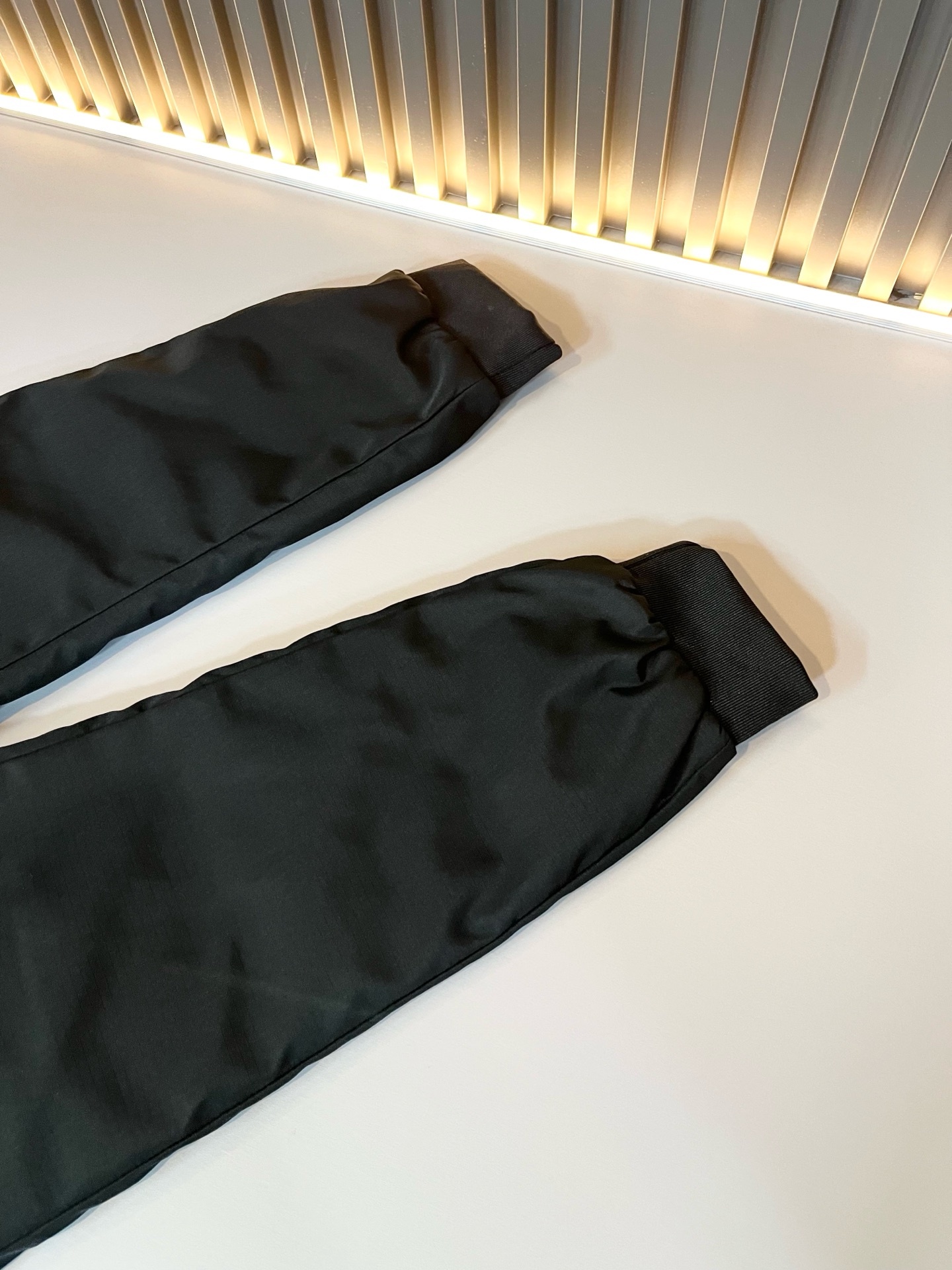 【⚠️】 ARCTER*X始*祖鸟 2025秋冬新款羽绒休闲裤,户外品牌可能大家第一想到的就是加拿大鹅
