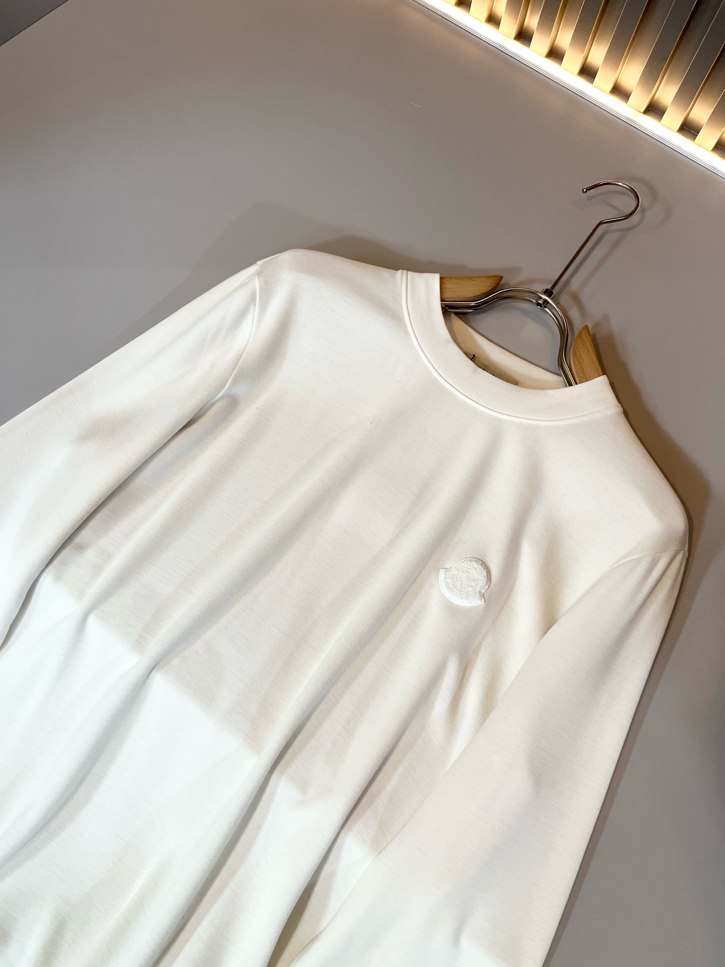  【⚠️】 Moncler蒙家 2025秋冬新款贸易订单长袖打底衫，全品相！！网红款！工艺采用胸前log