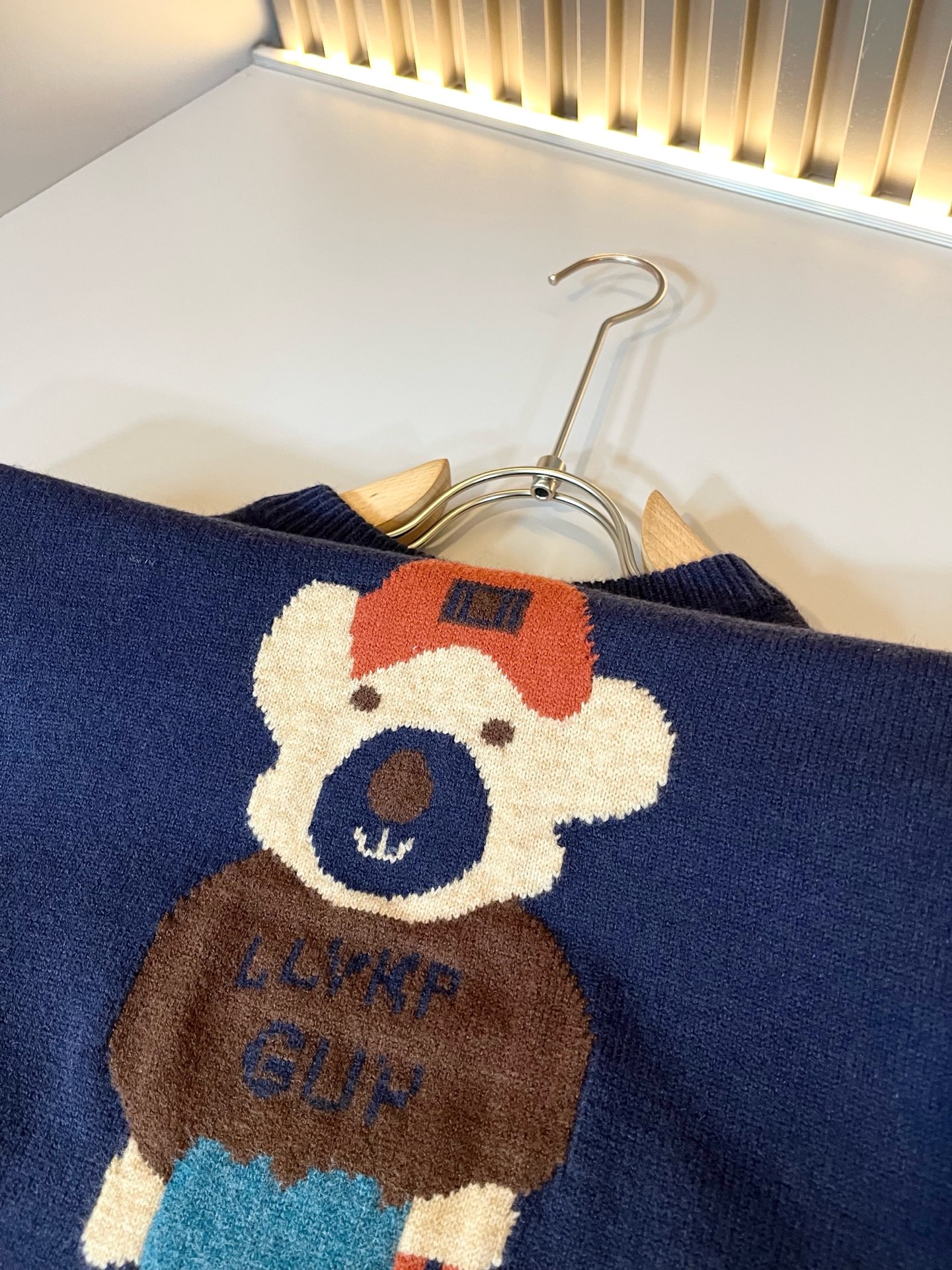  Moncl*r蒙*口 ♥️2025秋冬最新的贸易订单长袖针织羊毛衫，全品相！！红今年的专柜新品，工艺采