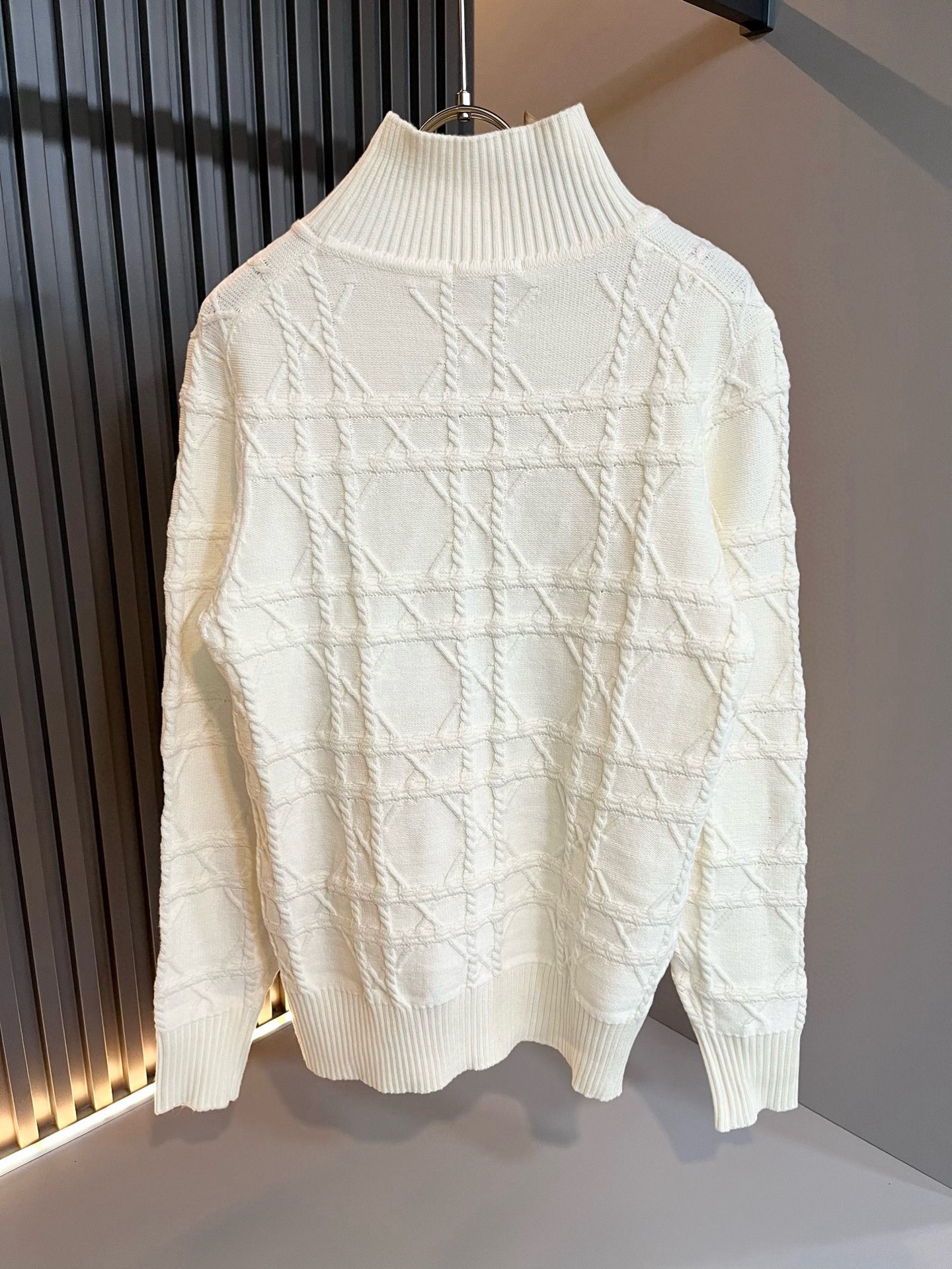  【⚠️】 Dior*迪家 2025秋冬新款男女同款👫高领针织羊毛衫，专柜同步发售！定制专属羊毛🐑面料，