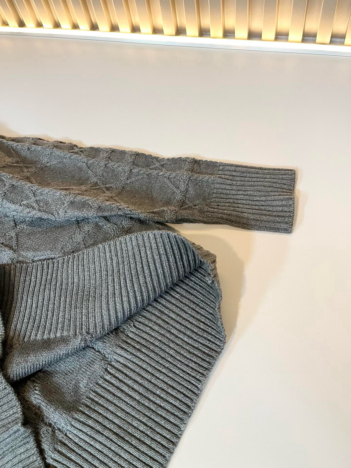  【⚠️】 Dior*迪家 2025秋冬新款男女同款👫高领针织羊毛衫，专柜同步发售！定制专属羊毛🐑面料，