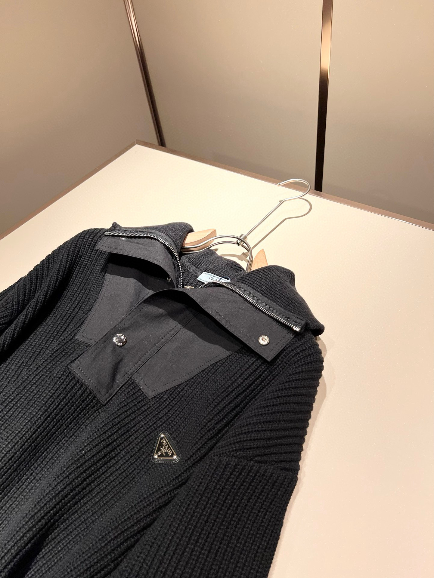  【⚠️】 PRAD*A普*达2025秋冬新款男士针织羊毛衫，最新款全网独家首上！！~既经典有时尚百搭，