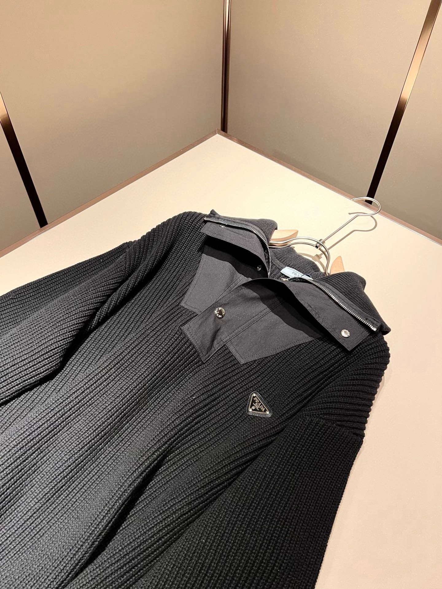  【⚠️】 PRAD*A普*达2025秋冬新款男士针织羊毛衫，最新款全网独家首上！！~既经典有时尚百搭，