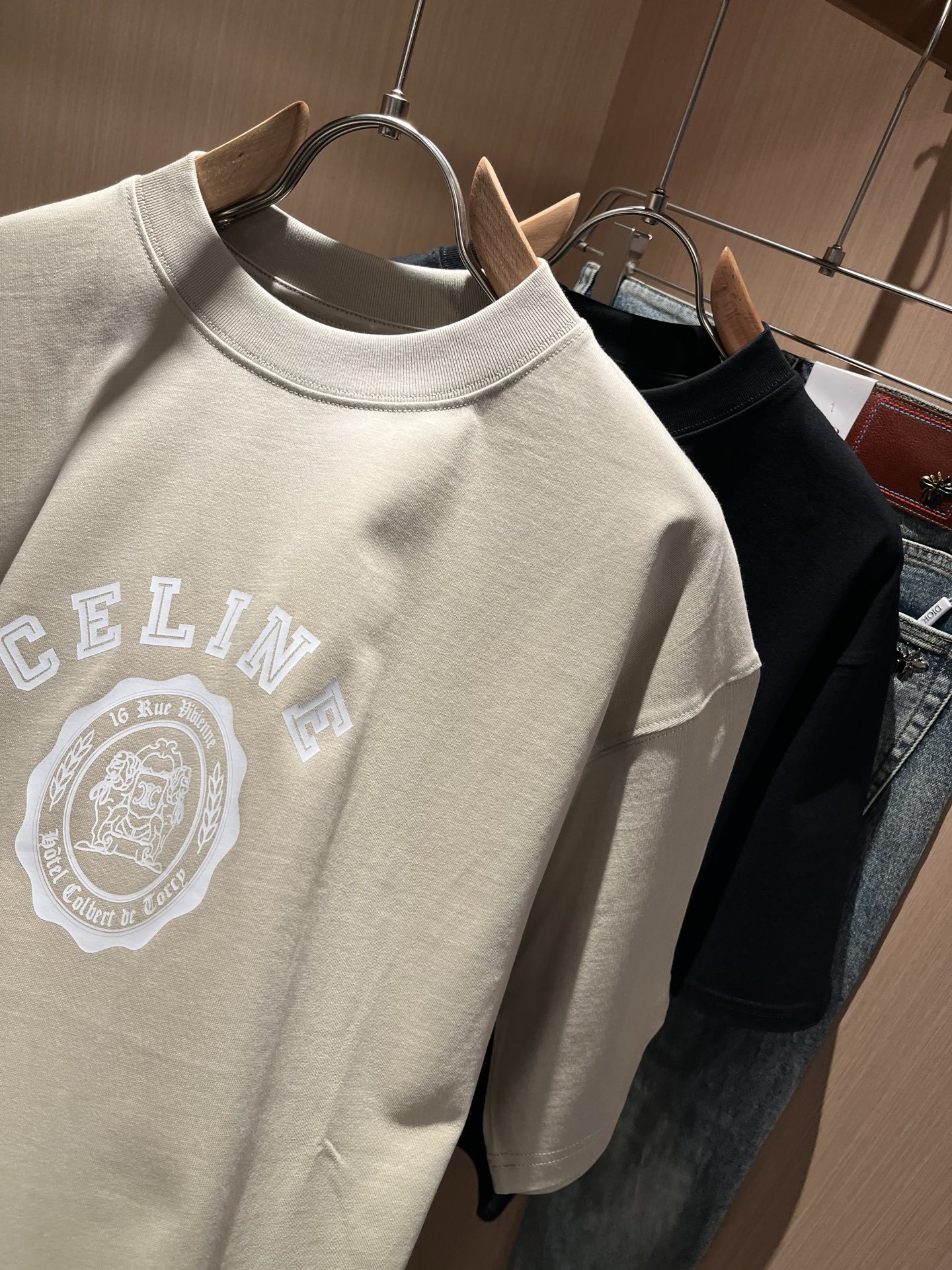 CELIN*瑟琳 2025春夏新款时尚休闲圆领短袖T恤,经典男女同款情侣👫短袖T恤衫!贸易公司渠道稀出