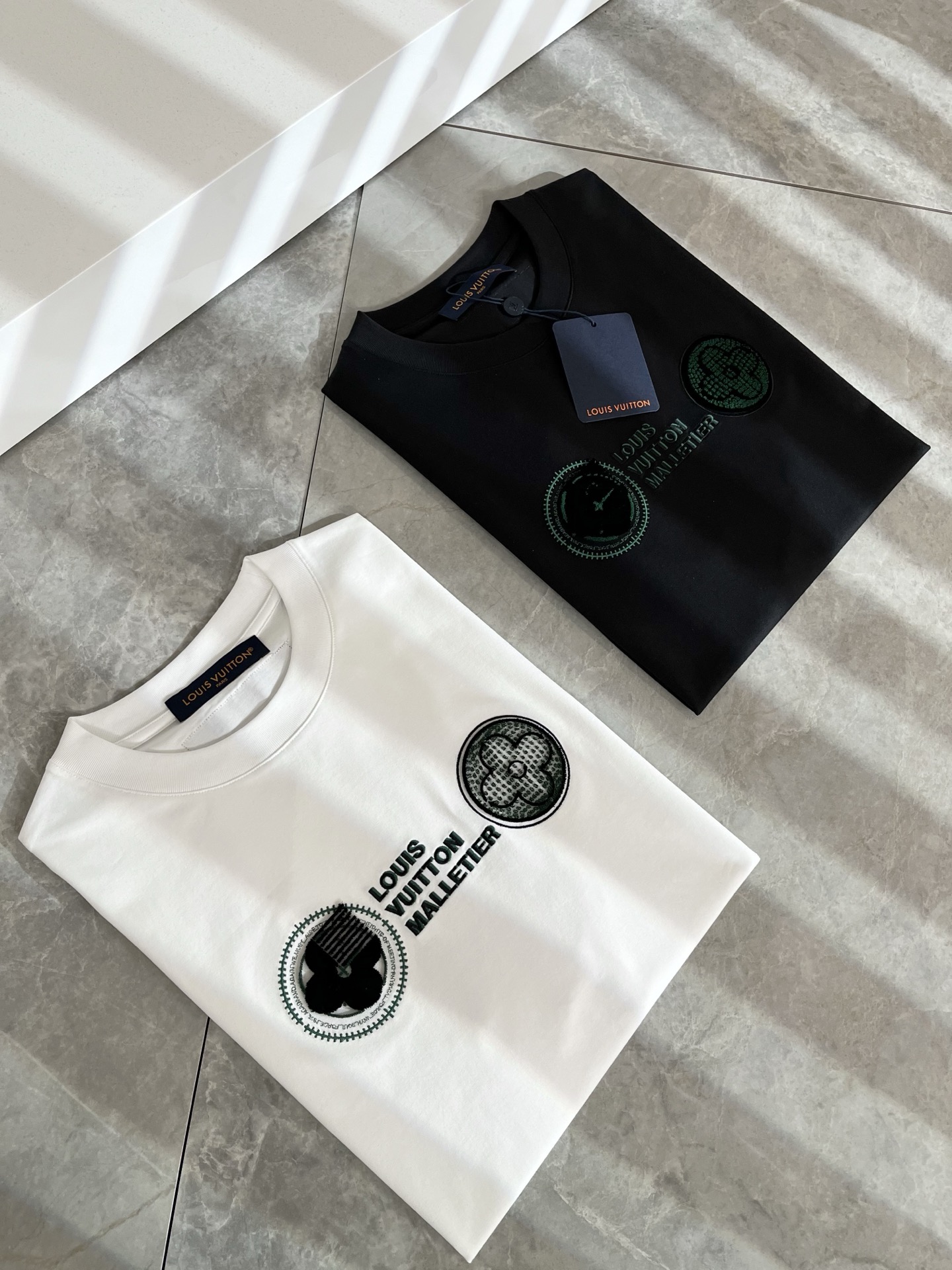 Louis Vuitton 2025 Spring/Summer Unisex Short-Sleeve T-Shirt with Logo 1 i1739636305369 4976 0 0