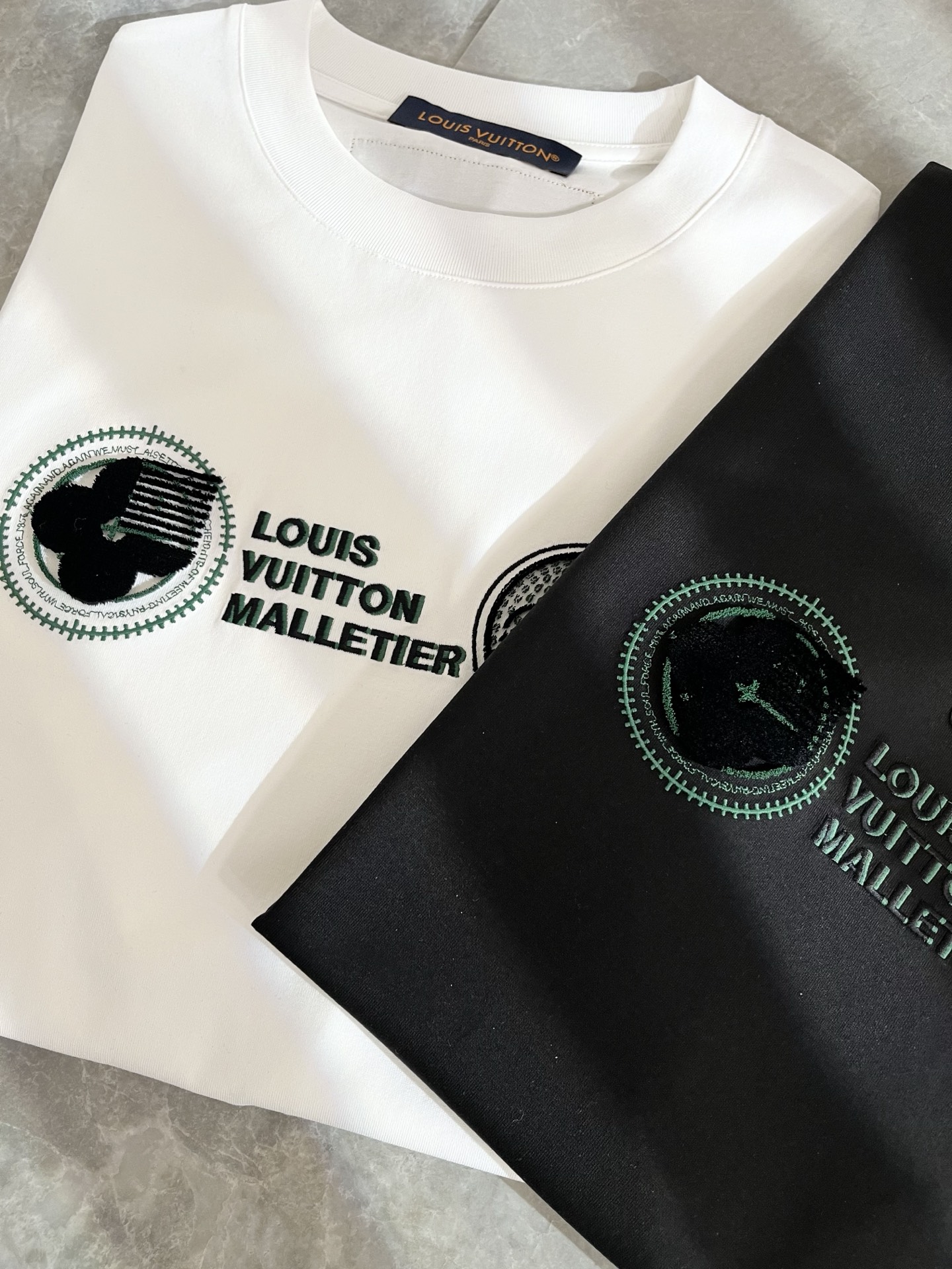 Louis Vuitton 2025 Spring/Summer Unisex Short-Sleeve T-Shirt with Logo 3 i1739636305453 7636 0 2