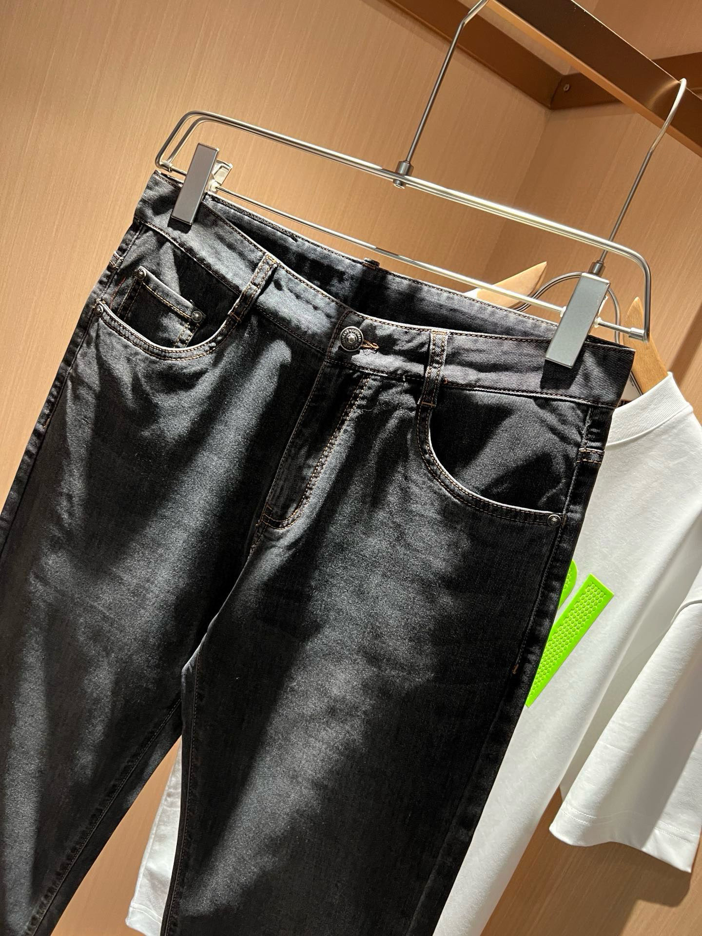  GUCC* 古家2025春夏新品经典男士丹宁时尚水洗牛仔裤，纯正 香港洋行渠道货  经典明星级单品，丹