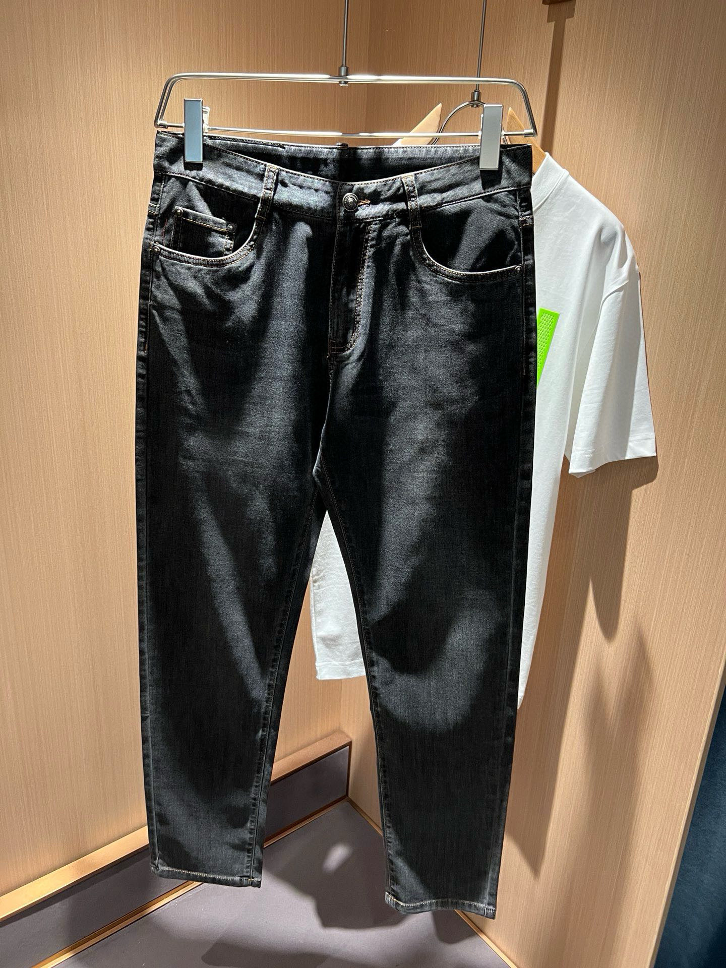  GUCC* 古家2025春夏新品经典男士丹宁时尚水洗牛仔裤，纯正 香港洋行渠道货  经典明星级单品，丹