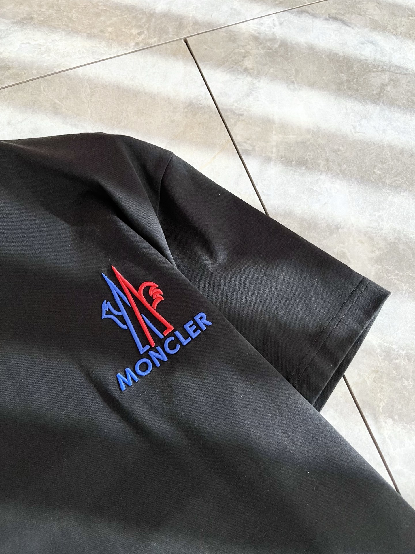 Moncler Men's & Women's Short Sleeve T-Shirt with Embroidered Logo Design 5 i1739728747785 9315 0 4