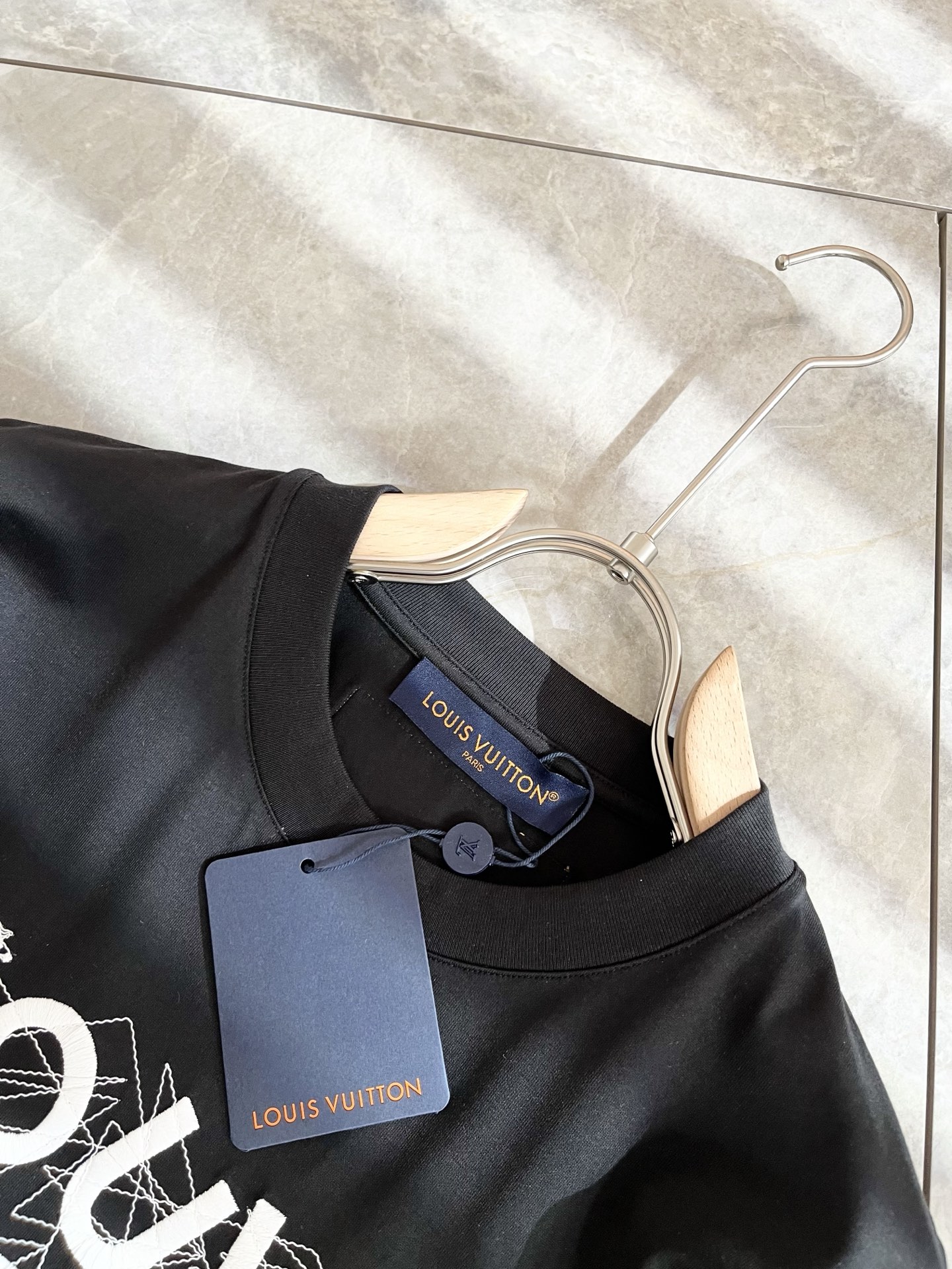 Louis Vuitton 2025 Spring/Summer Logo Embroidered Cotton T-Shirt - Unisex 6 i1739729115923 9931 0 5