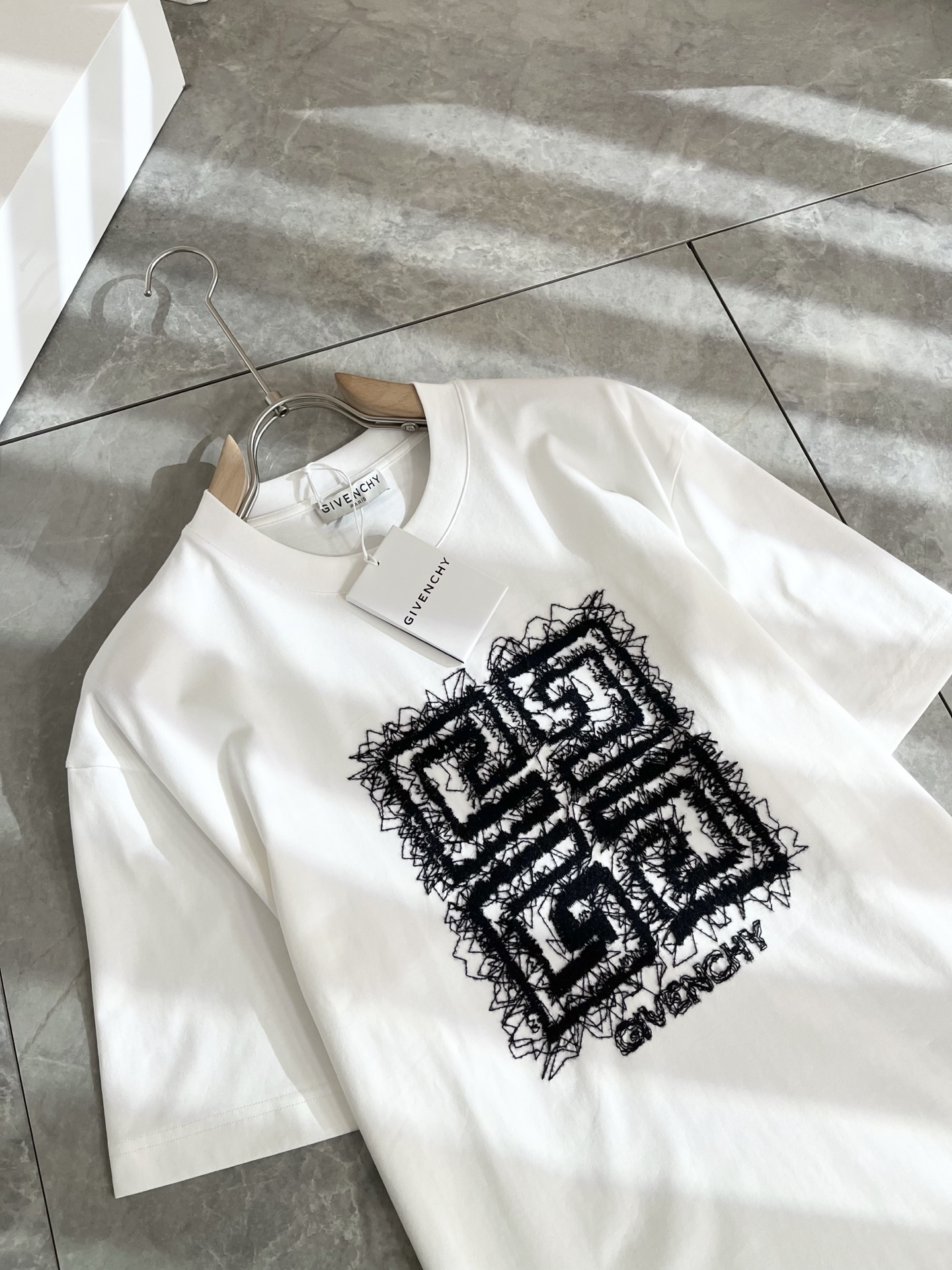 Givency 2025 S/S Unisex Short Sleeve T-Shirt with Embroidered Logo 4 i1739729280116 8134 0 3