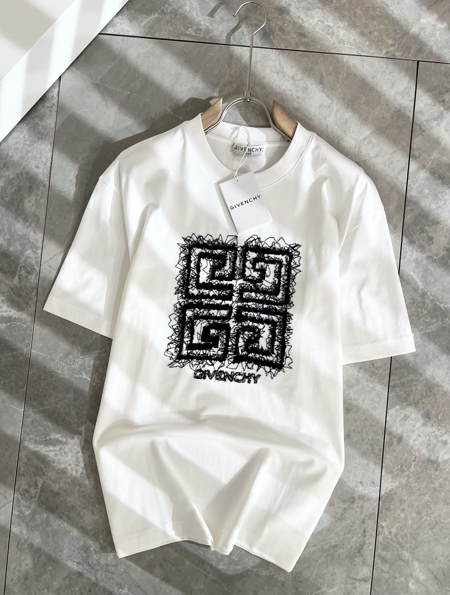 Givency 2025 S/S Unisex Short Sleeve T-Shirt with Embroidered Logo 2 i1739729280212 4606 0 1