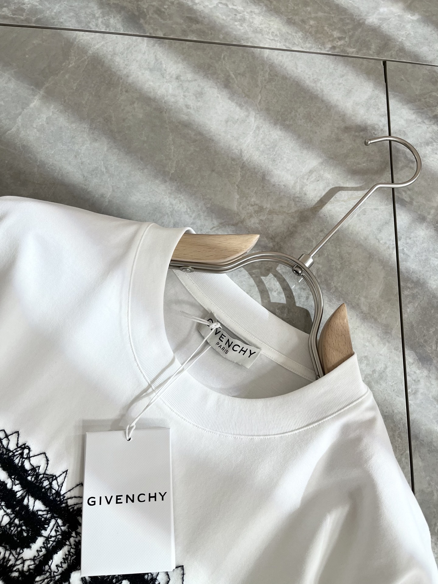 Givency 2025 S/S Unisex Short Sleeve T-Shirt with Embroidered Logo 6 i1739729280221 5414 0 5