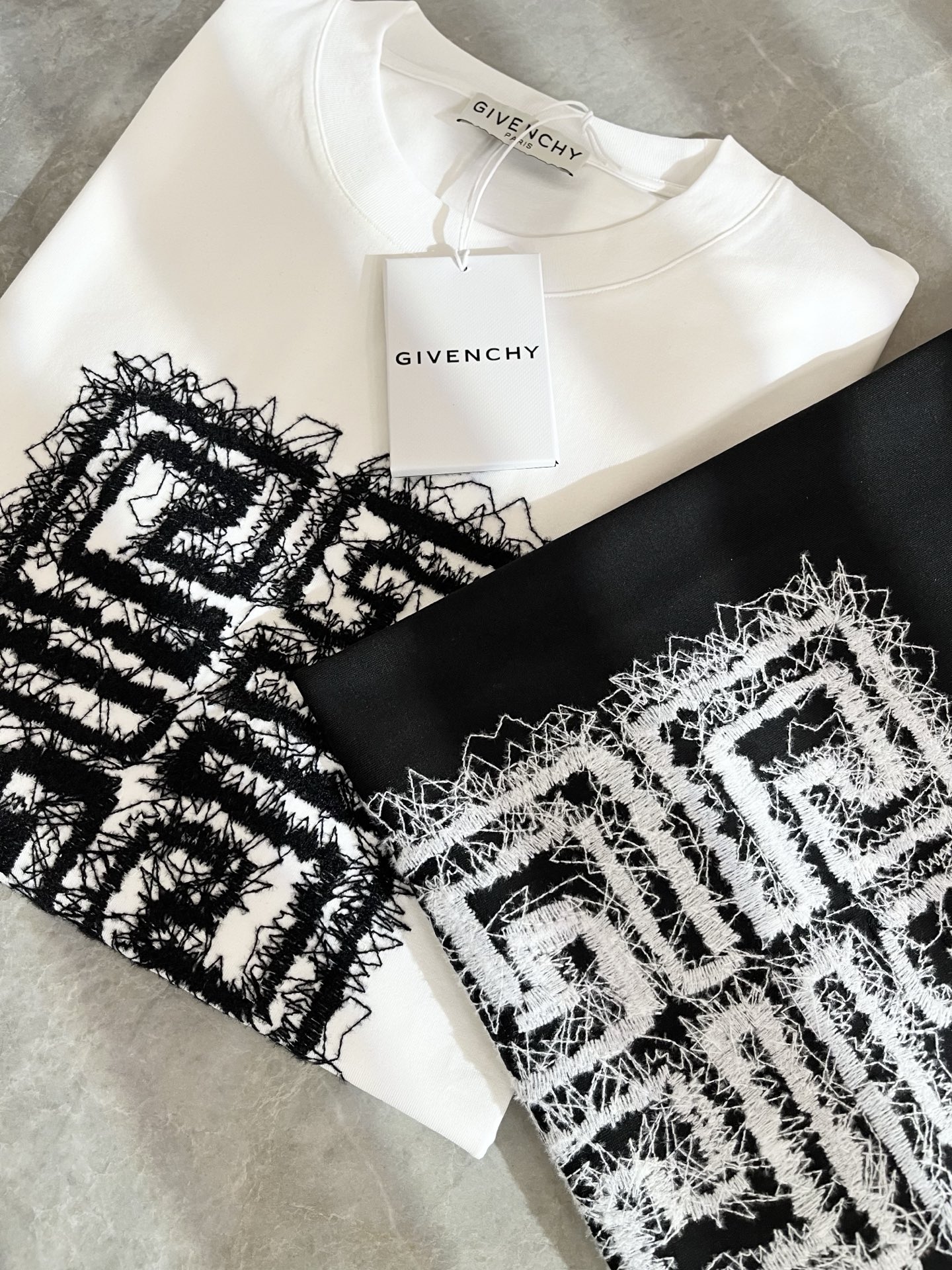 Givency 2025 S/S Unisex Short Sleeve T-Shirt with Embroidered Logo 3 i1739729281075 5348 0 2
