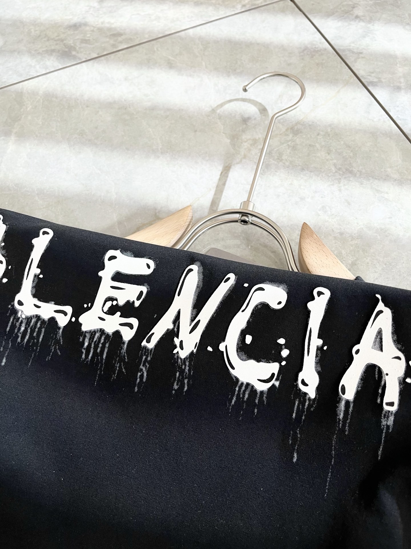 Balenciaga Unisex Cotton Crew Neck T-Shirt with Logo - Spring/Summer 2025 8 i1739729300062 7356 0 7