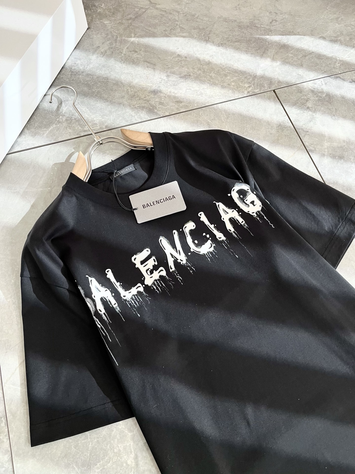 Balenciaga Unisex Cotton Crew Neck T-Shirt with Logo - Spring/Summer 2025 4 i1739729300095 2273 0 3