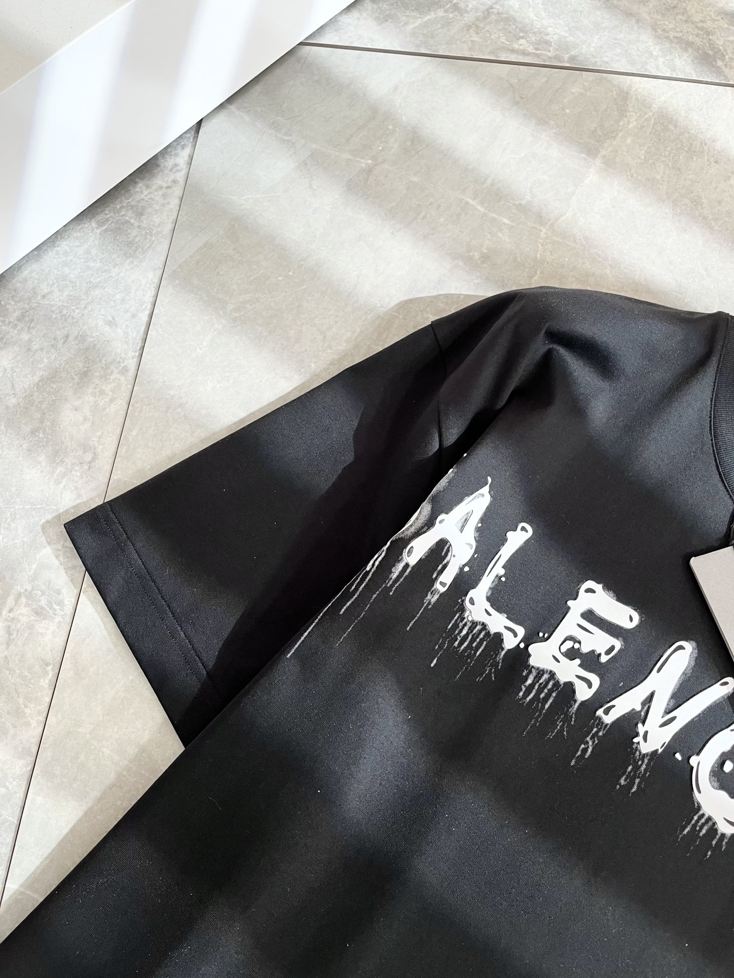 Balenciaga Unisex Cotton Crew Neck T-Shirt with Logo - Spring/Summer 2025 7 i1739729300911 5097 0 6