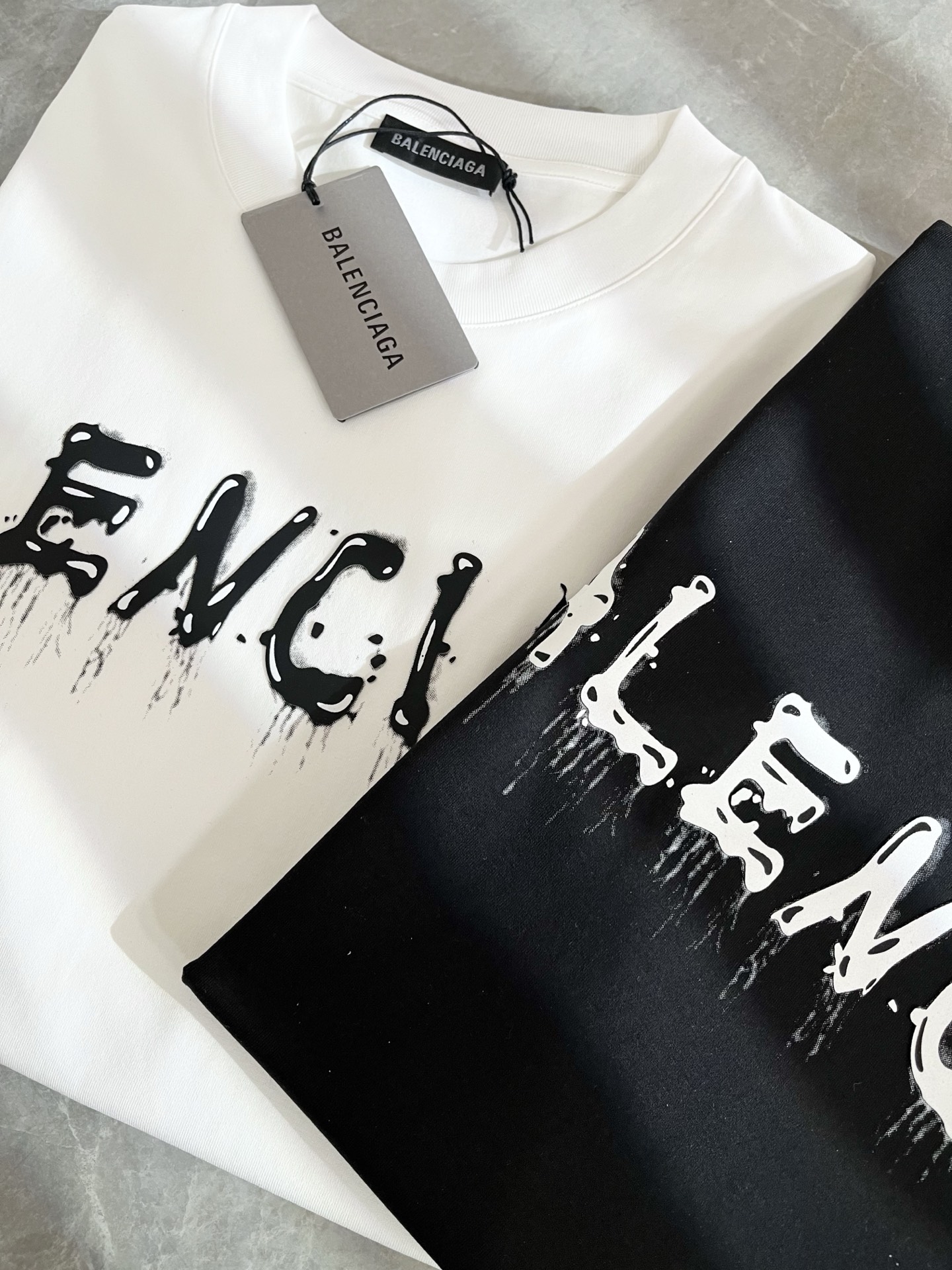 Balenciaga Unisex Cotton Crew Neck T-Shirt with Logo - Spring/Summer 2025 3 i1739729300944 2573 0 2