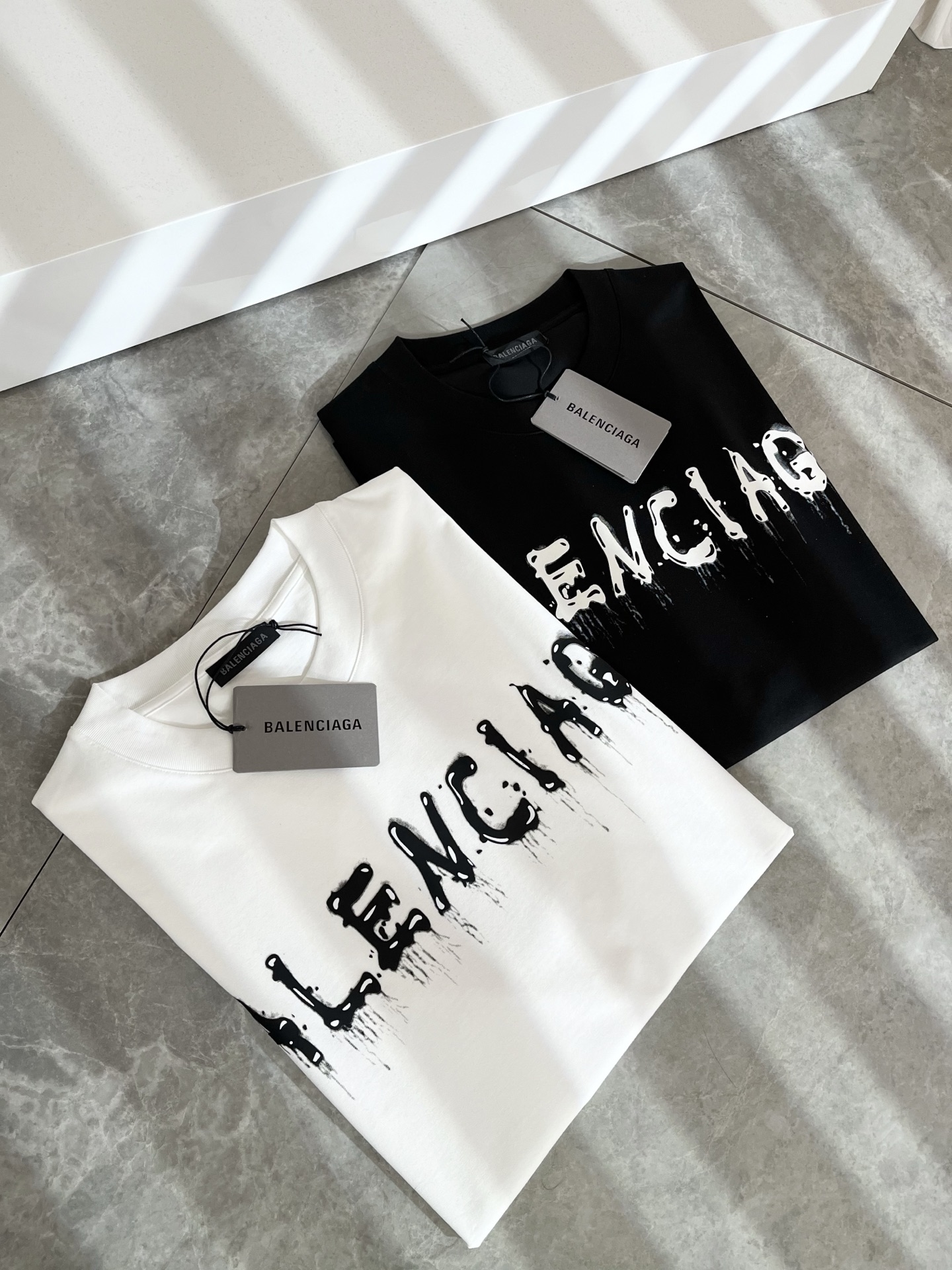 Balenciaga 2025 S/S Unisex Cotton Tee - Stylish, Comfortable, and Trendy 3 i1739729316586 2484 0 2