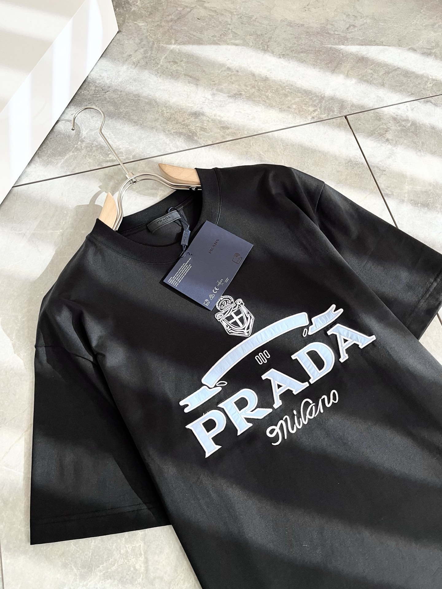 Prada Milano Logo Embroidered Cotton T-Shirt Casual Short Sleeve Tee 4 i1739729400465 5931 0 3