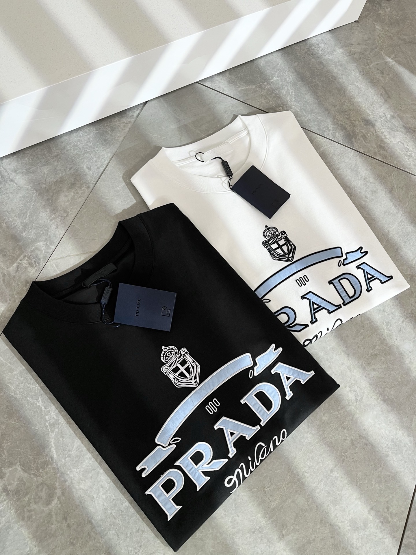Prada Milano Logo Embroidered Cotton T-Shirt Casual Short Sleeve Tee 3 i1739729401299 1610 0 2