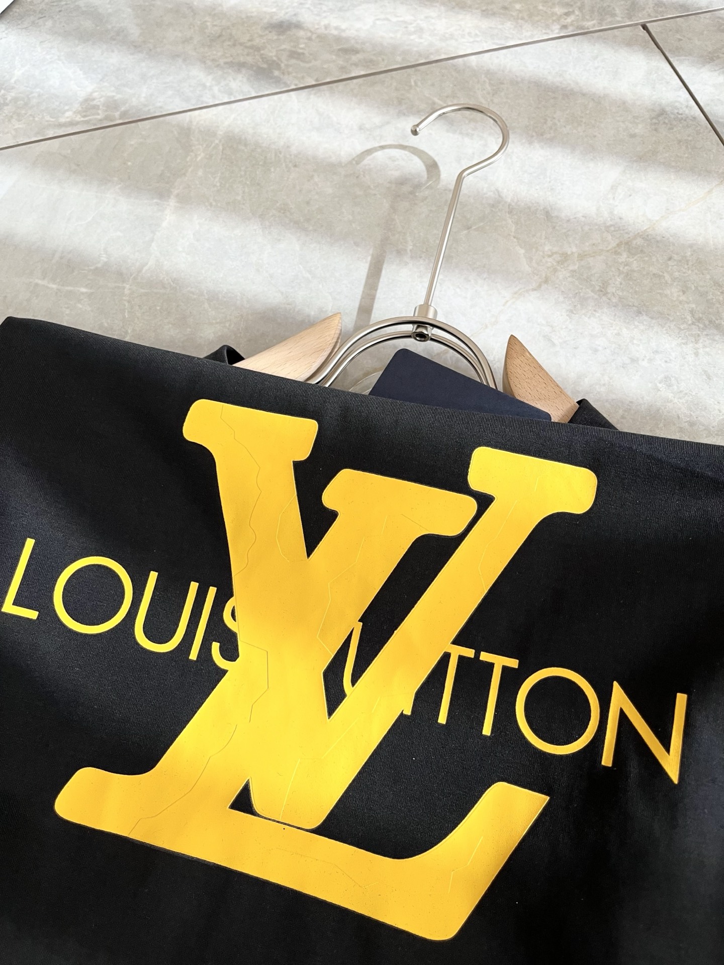 Louis Vuitton 2025 Spring/Summer Logo T-Shirt - Unisex, Fashion Forward 7 i1739729421189 310 0 6