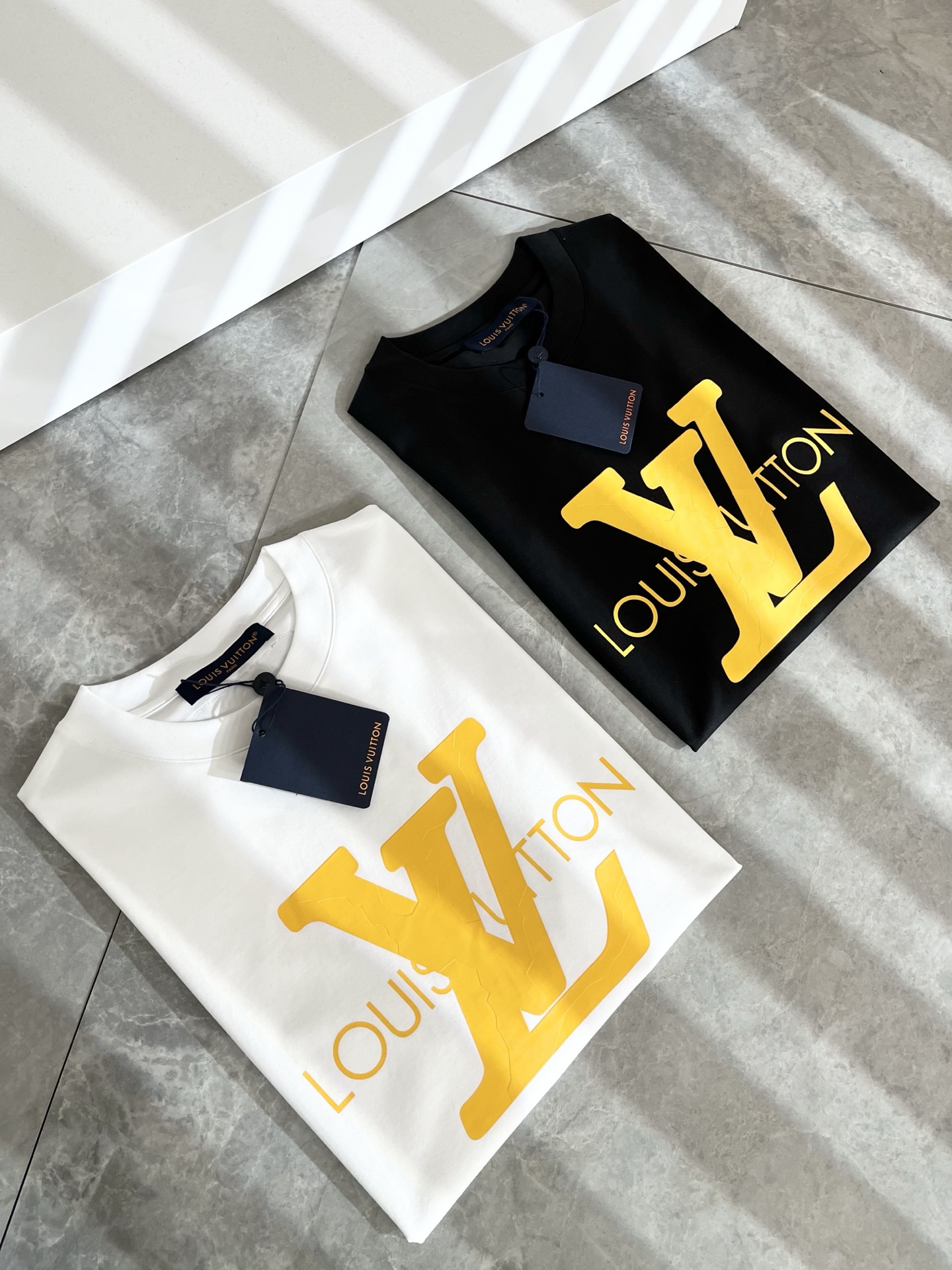 Louis Vuitton 2025 Spring/Summer Logo T-Shirt - Unisex, Fashion Forward 1 i1739729422462 8061 0 0