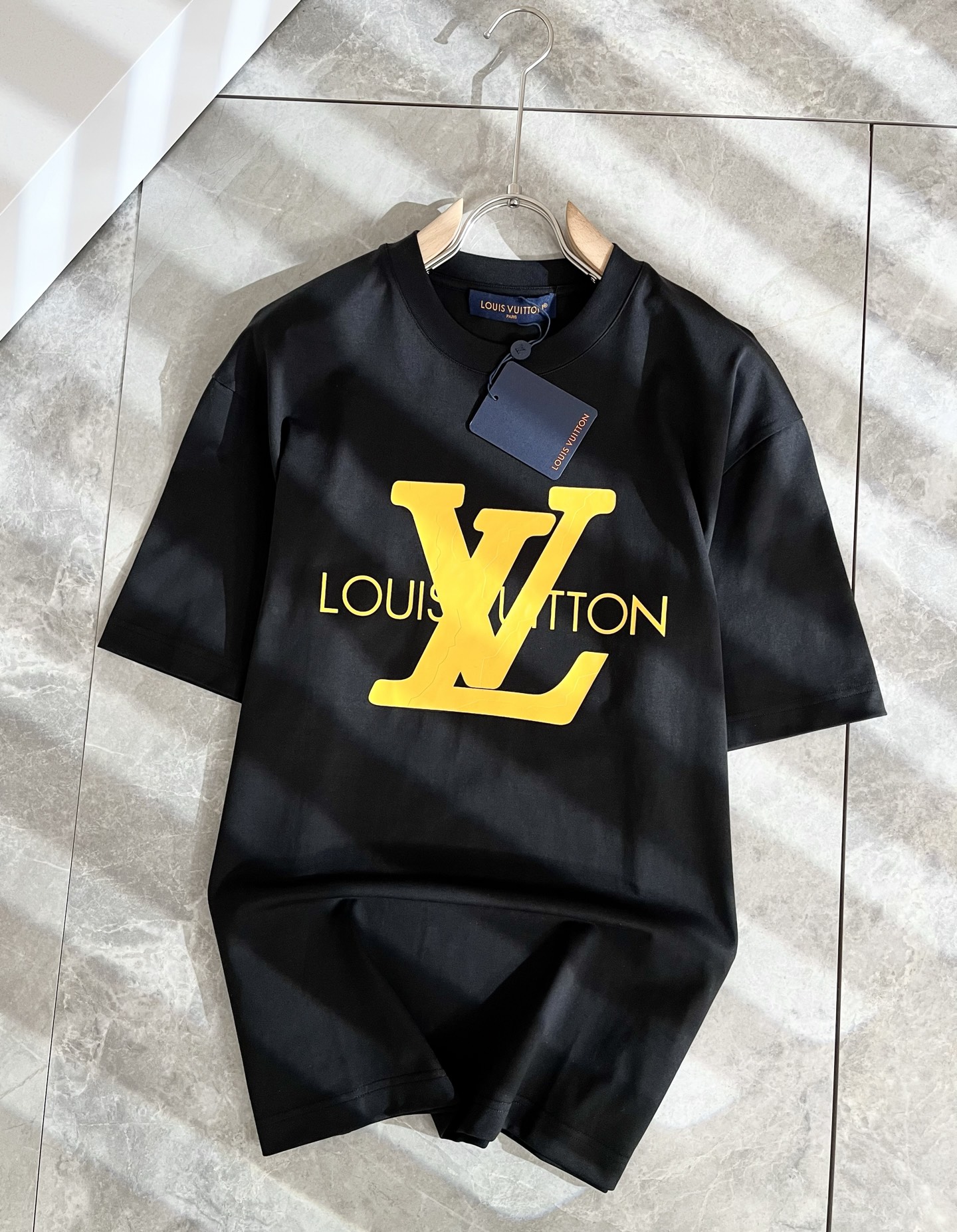 Louis Vuitton 2025 Spring/Summer Logo T-Shirt - Unisex, Fashion Forward 2 i1739729422485 3957 0 1