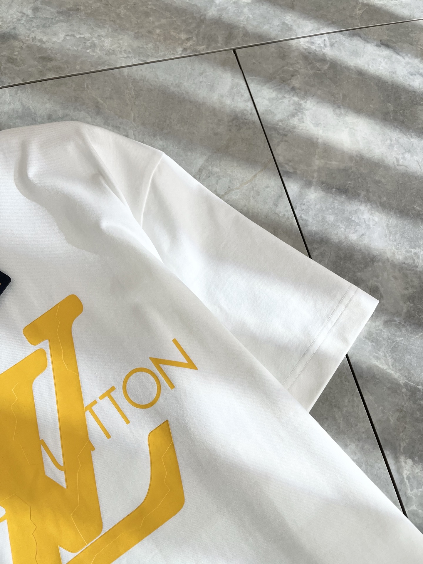 Louis Vuitton 2025 Spring/Summer T-Shirt, Logo Print, Cotton, Unisex 5 i1739729444440 4320 0 4