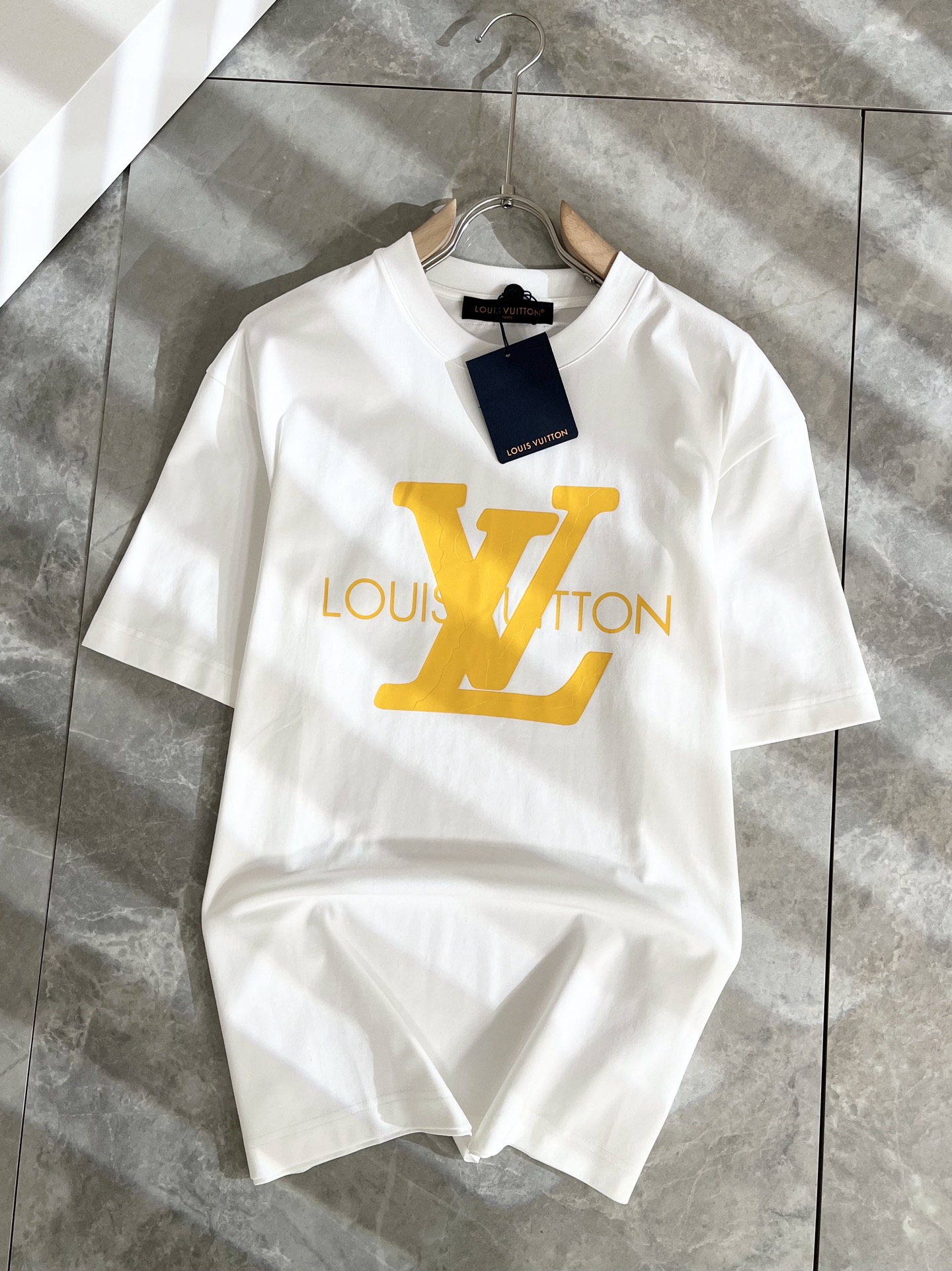 Louis Vuitton 2025 Spring/Summer T-Shirt, Logo Print, Cotton, Unisex 2 i1739729444586 2856 0 1