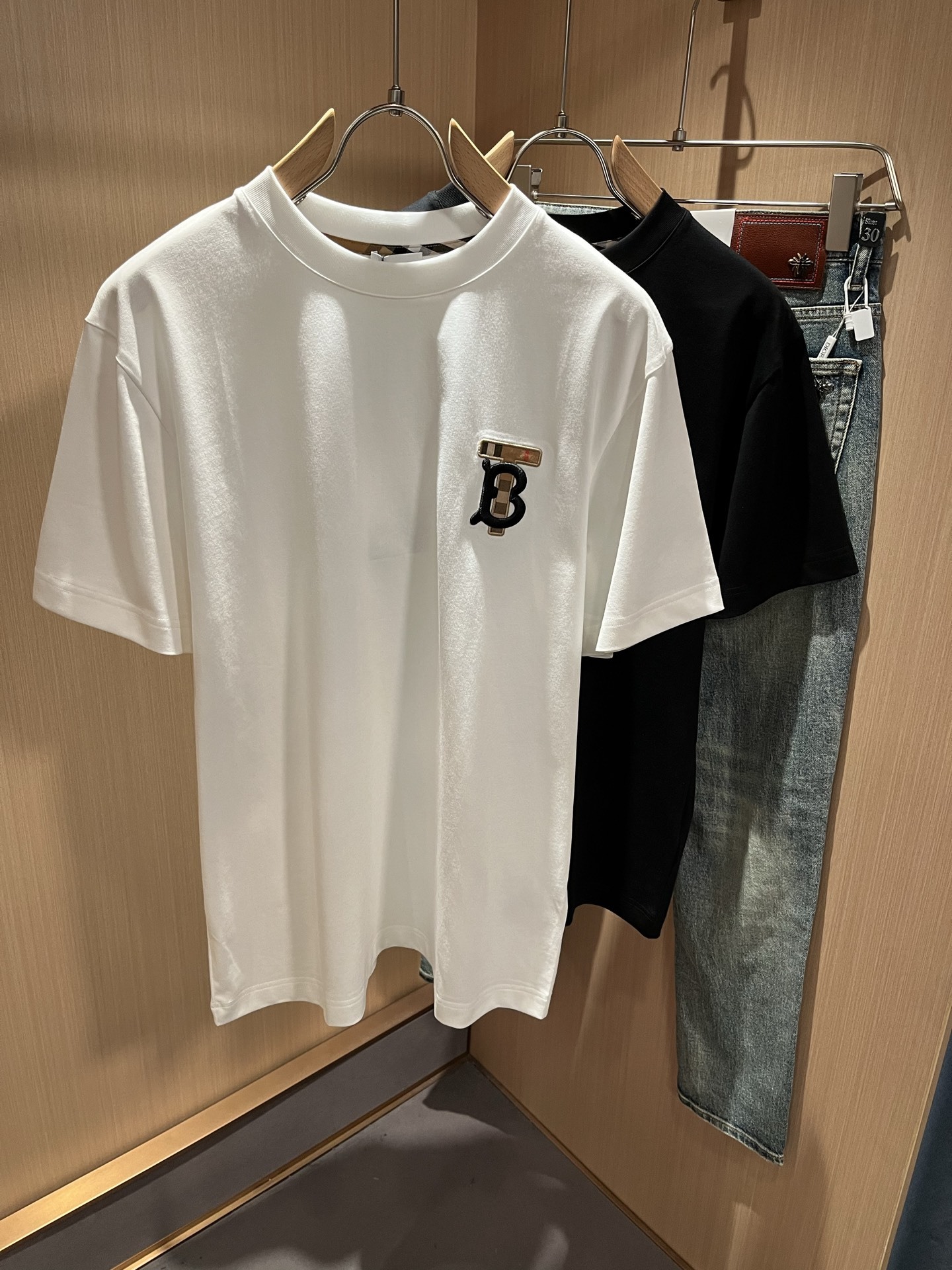 BURBER*Y巴*莉2025春夏新品短袖T恤,重磅来袭,最近比较火热的环保纯棉面料制作而成,高端户外