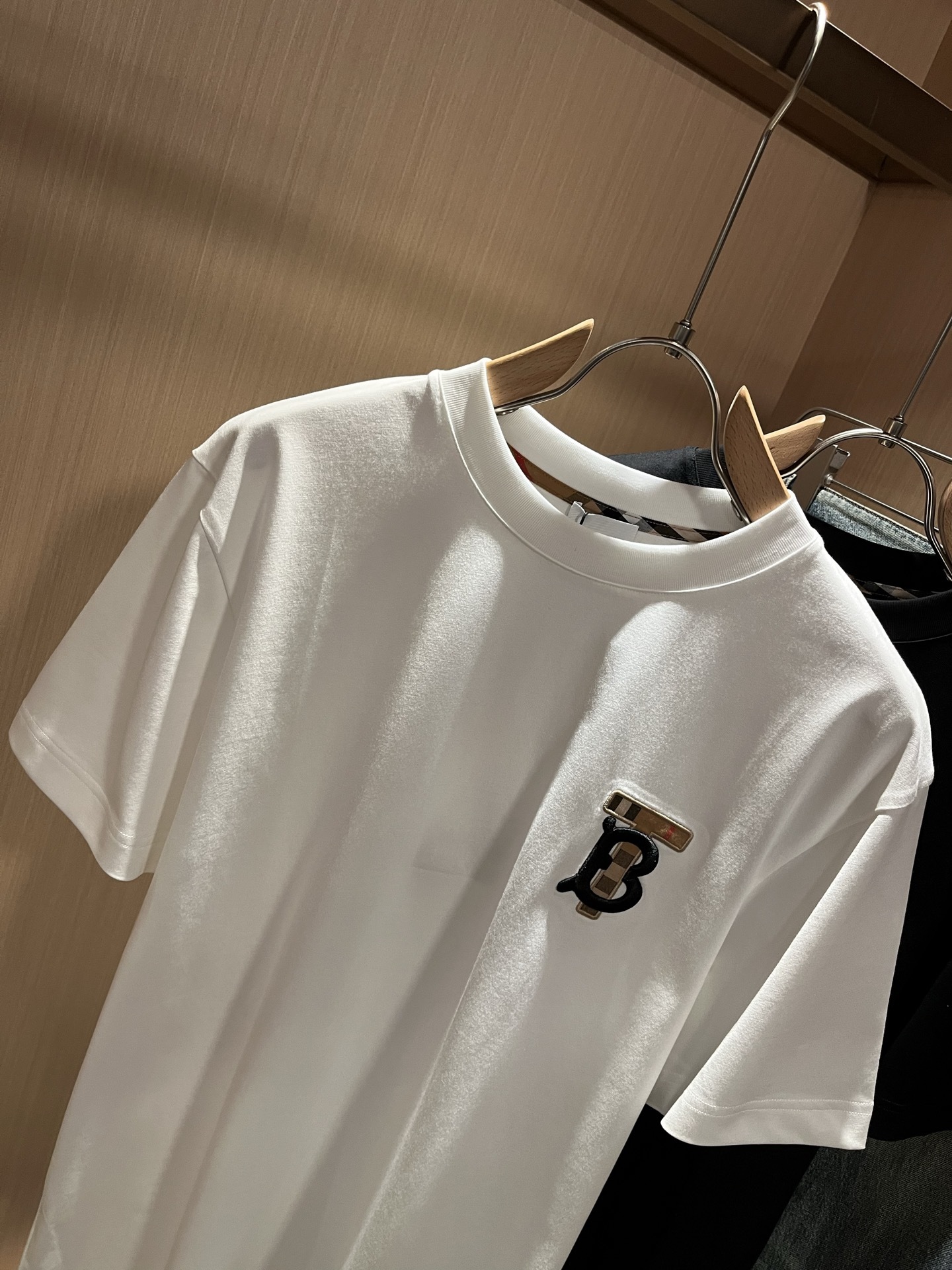 BURBER*Y巴*莉2025春夏新品短袖T恤,重磅来袭,最近比较火热的环保纯棉面料制作而成,高端户外