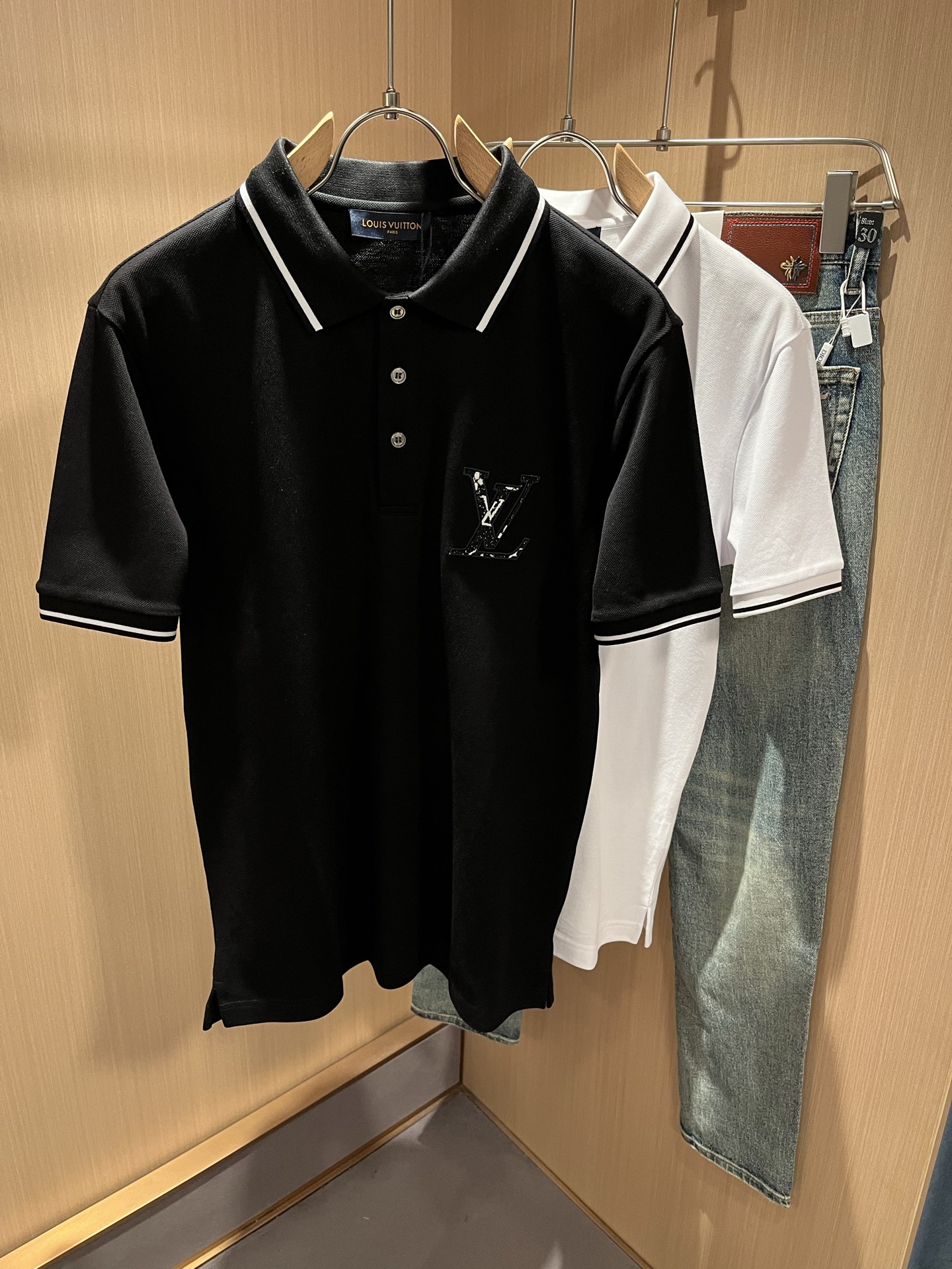  Louis Vuit*on路易*登2025春夏新款短袖Polo衫，最新工艺时尚元素设计理念！胸前刺绣l