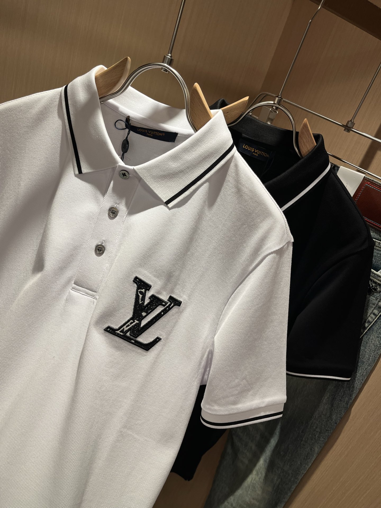  Louis Vuit*on路易*登2025春夏新款短袖Polo衫，最新工艺时尚元素设计理念！胸前刺绣l