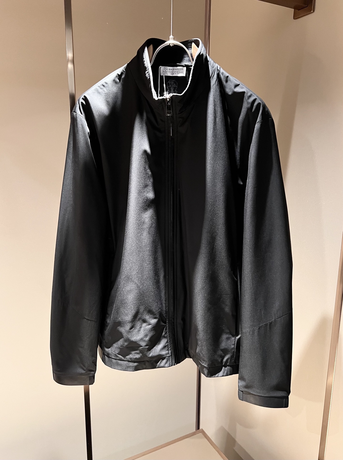 NO:121568,BC-Brunello Cucineli 2025 early spring new men's jacket, a fashionable and versatile item that many celebrities love to wear!  LOGO hardware zippers are super good-looking. Friends who like classic and simple must not miss this one!  The calm and atmospheric brand style has always been favored by the upper class! It is also the best choice for fashionable items!  The upper body is so handsome, highly recommended!  !  !  In addition to its own brand added value, the biggest attraction of this piece is more certain that it has a high cost-effectiveness in the material!  Customized original exclusive polyester fiber material design!  Make sure the style is crisp, simple and not complicated, and it is very pleasing to the eye!  Code number M-3XL, brunello cucinelli, jackets & coats, jackets & coats, alexander wang19860909BC-Brunello Cucineli 2025早春新款男士夹克外套,众多明星都爱穿的时尚百搭单品！LOGO五金拉链超级好看,喜欢经典简约的朋友,一定不能错过了这款！沉稳大气的品牌风格一直以来备受上层人士的青睐!也是时尚单品的不二之选！ 上身帅到爆了,强烈推荐！！！这件最大的吸引力除了他本身的品牌附加值,更加肯定的材质上都有很高的性价比！ 定制原版专属聚酯纤维材质设计！确保版型的挺括,精简不繁,很是耐看！码数M-3XL,,brunello cucinelli,jackets & coats,jackets & coats,alexander wang,Men's clothing